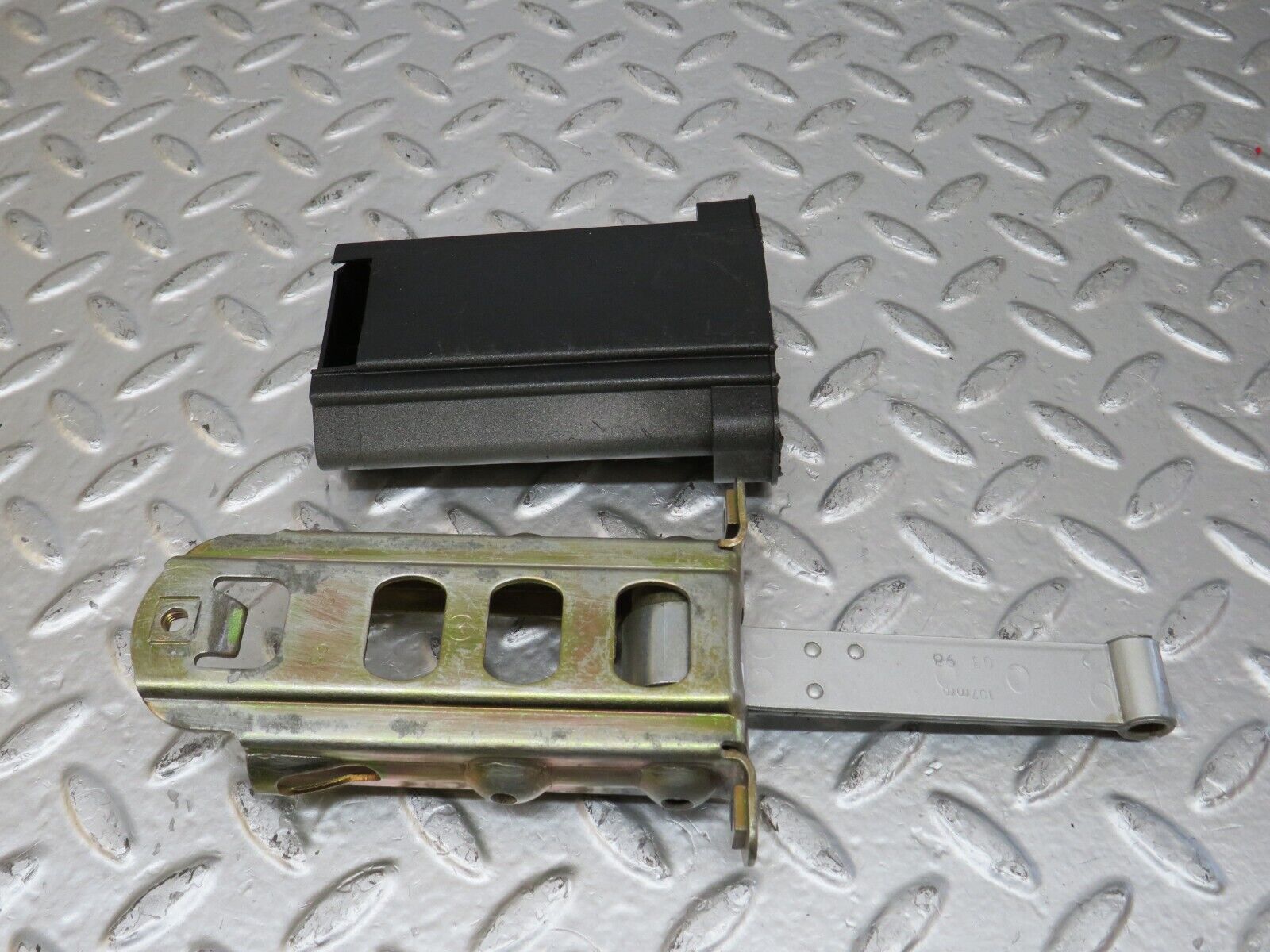 24752 Mercedes-Benz W140 S320 Rear Door Safety Check Strap