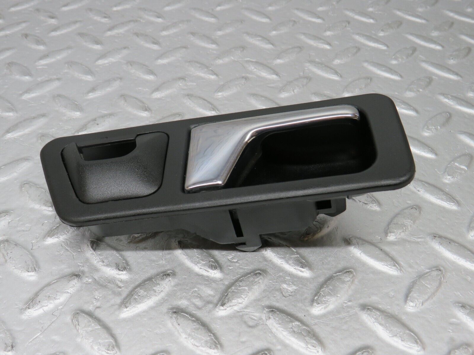 36618 Mercedes-Benz W201 190E 2.0L Right Interior Door Handle 2017660264