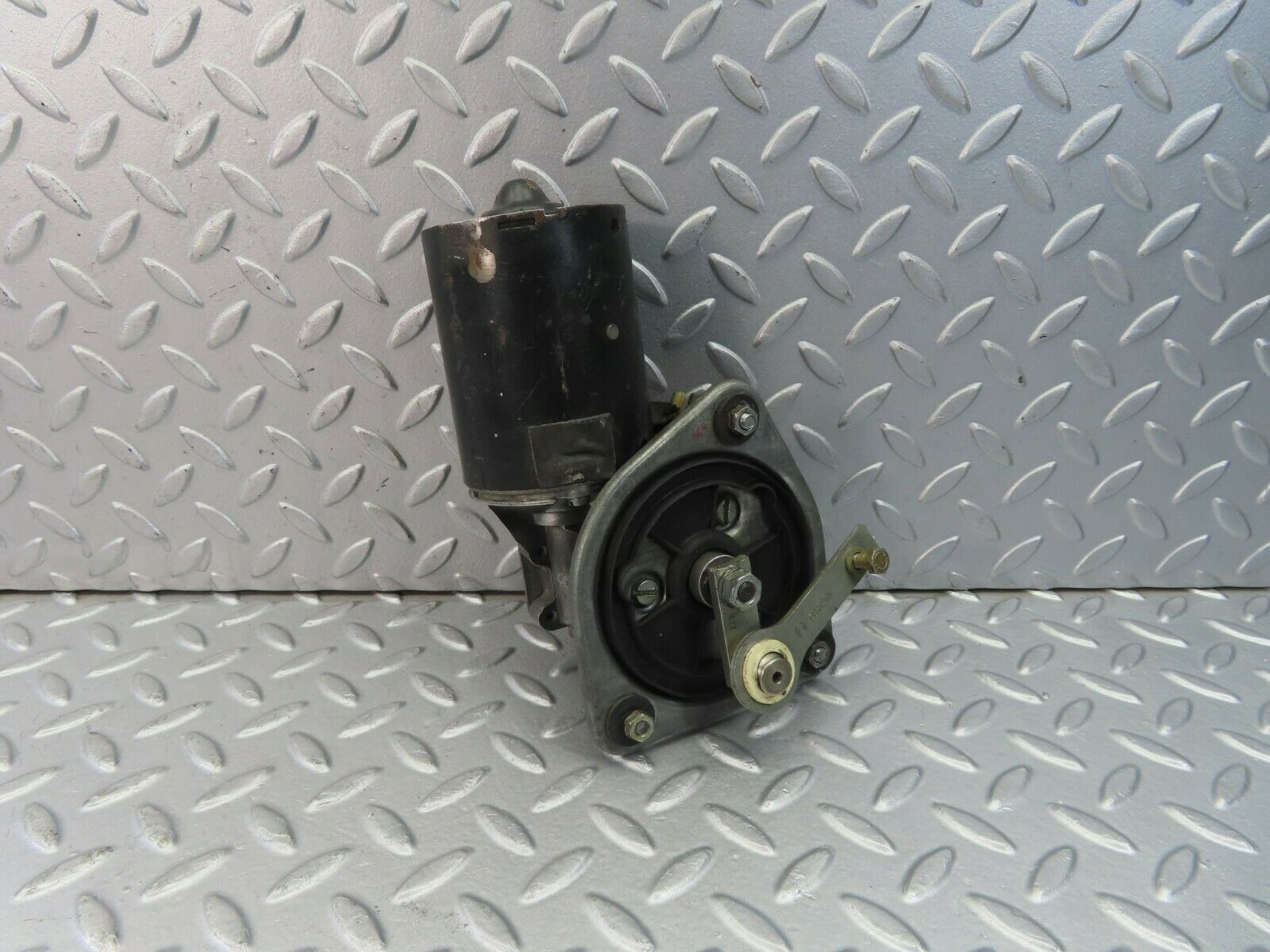 8937 Mercedes-Benz W115 Wiper Motor Bosch 0390341068