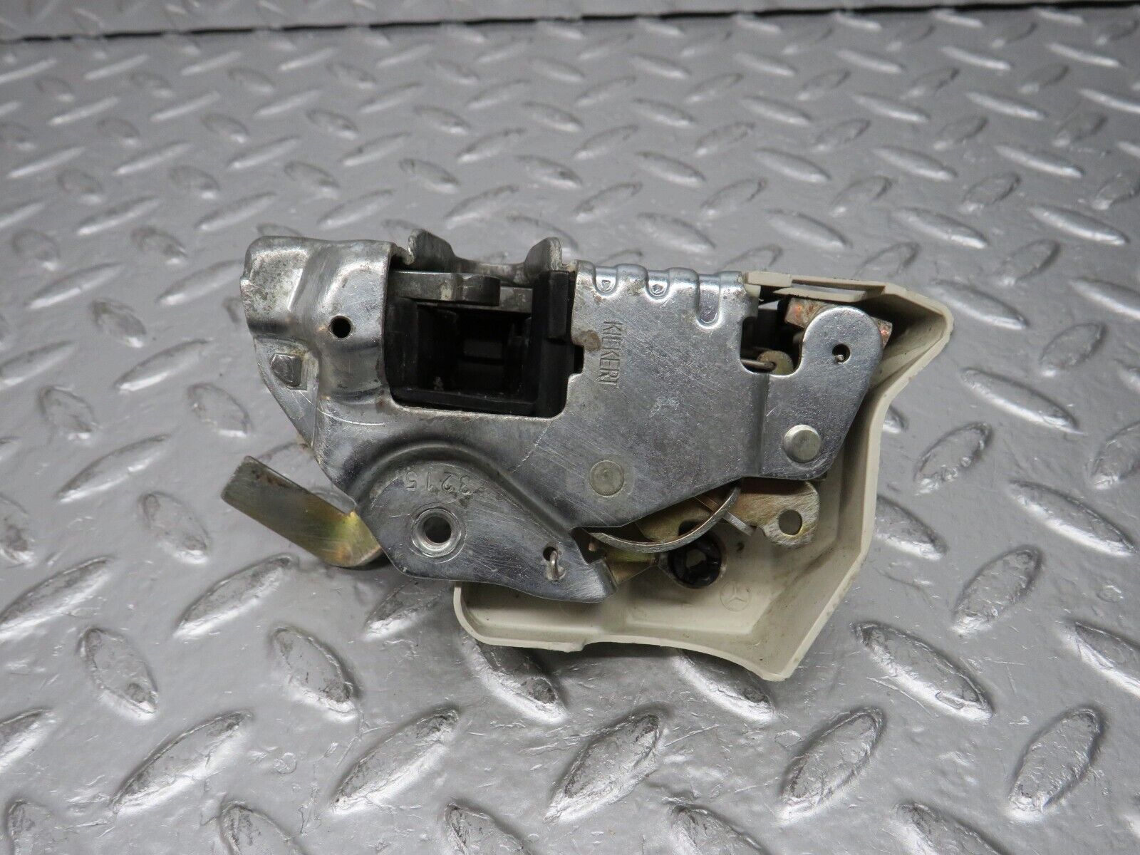 31394 Mercedes-Benz S124 220TE Wagon Rear Left Door Lock Mechanism