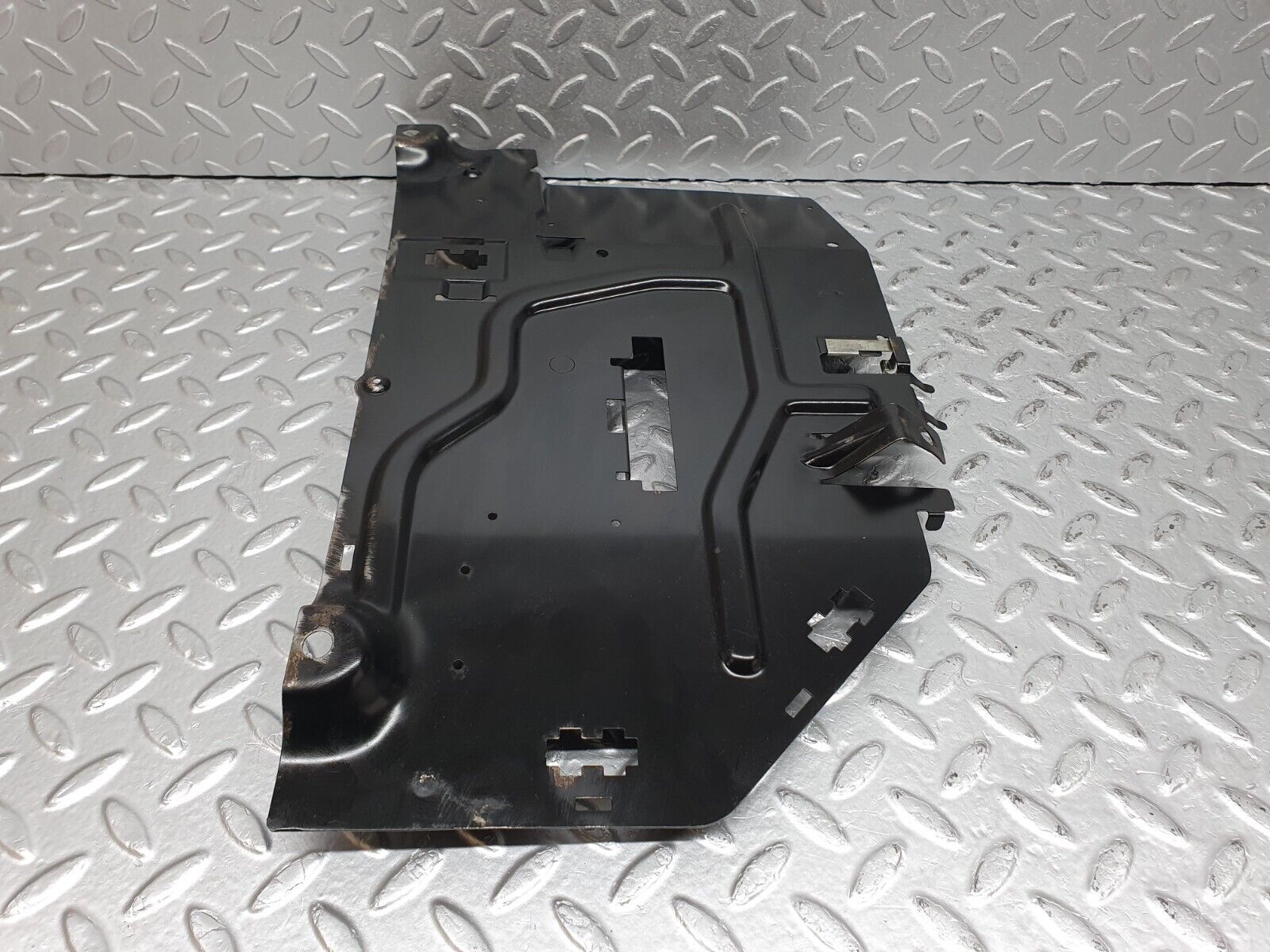 41186 Mercedes-Benz W126 300SE Left Footwell Relay Holder Bracket