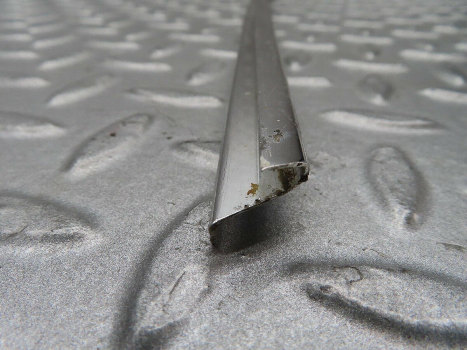 12589 Mercedes-Benz W108 280SE 3.5 Rear Right Door Window Chrome Frame