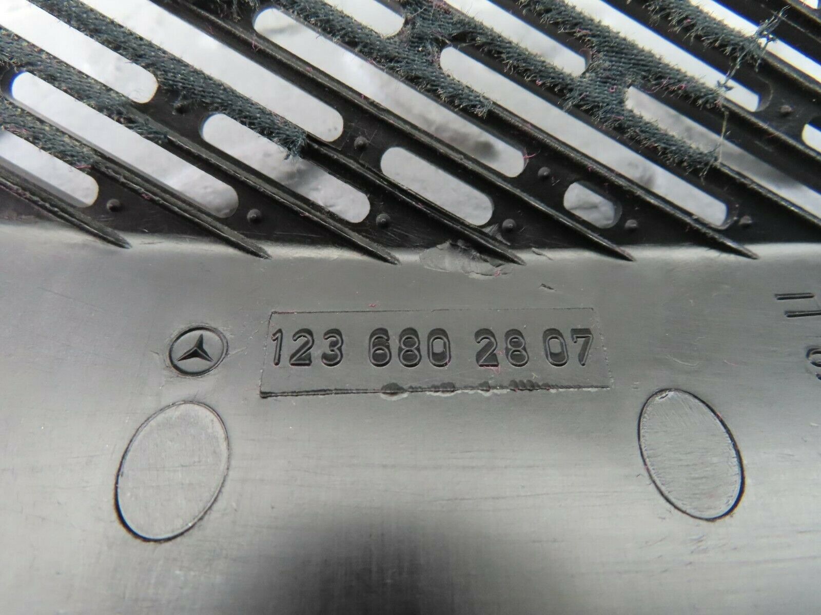 9998 Mercedes-Benz C123 230CE Coupe Front Right Speaker Cover 1236802807