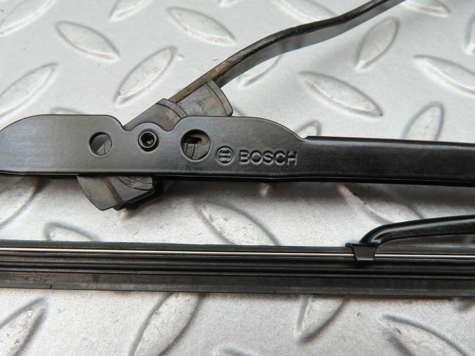 3935 Mercedes-Benz S123 200T Wagon Front Right Wiper Arm Bosch 3399990553