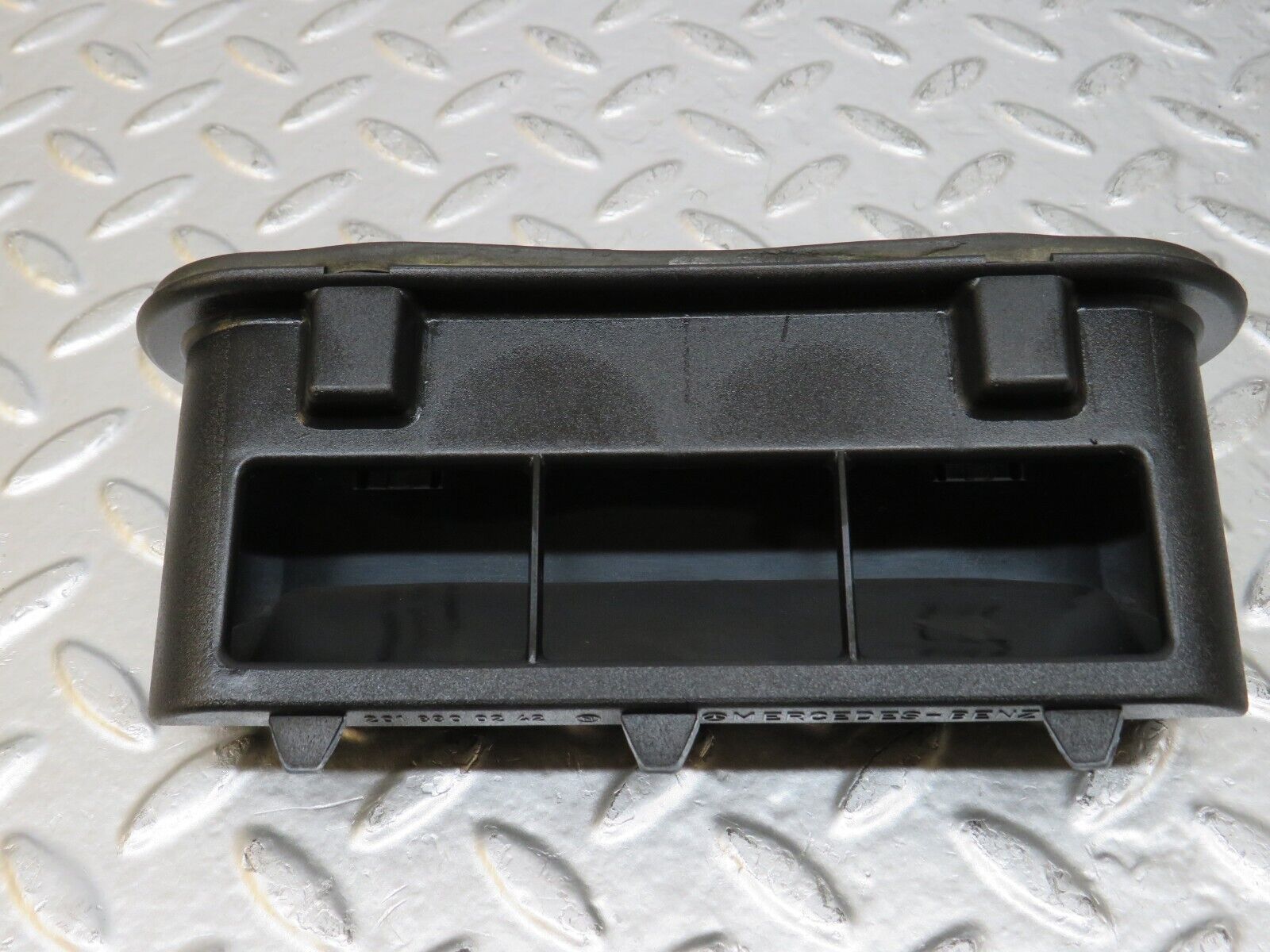 25244 Mercedes-Benz W201 190D Trunk Breather Ventilation Valve 2018300242
