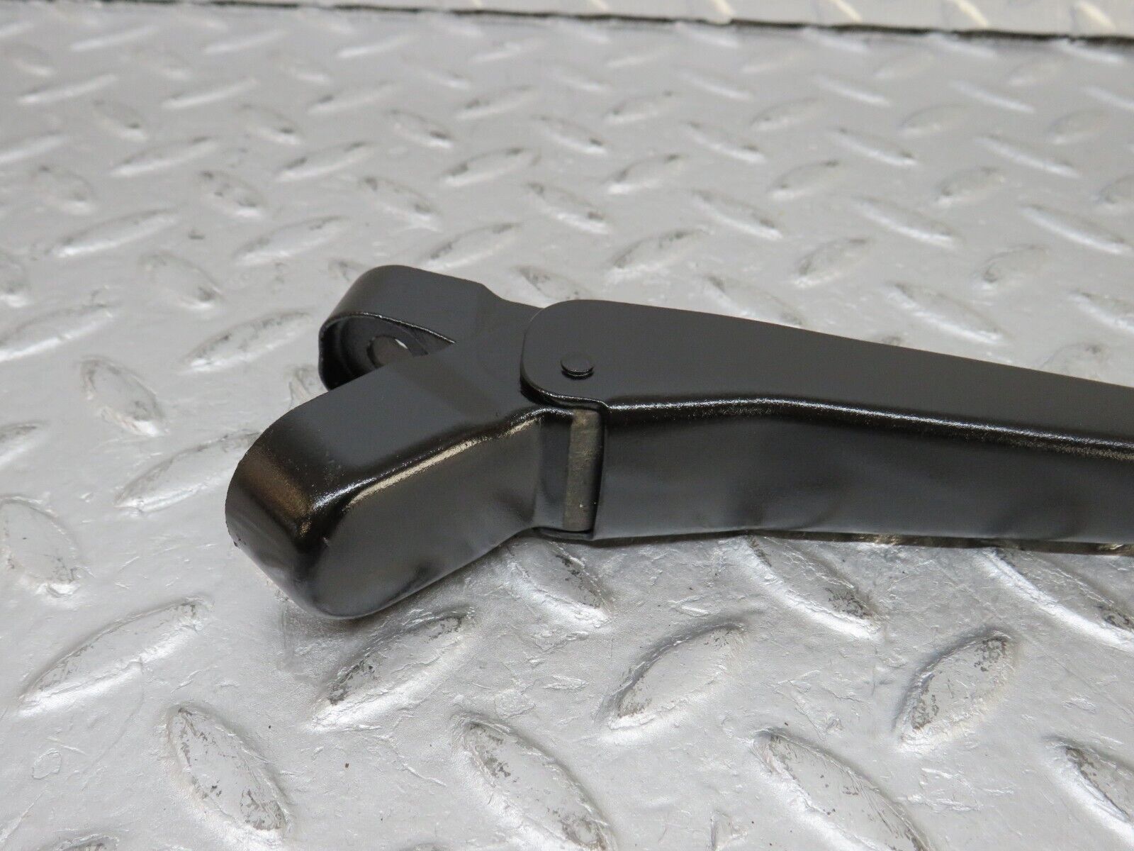 36167 Mercedes-Benz W126 420SE Windscreen Wiper Arm Left Side