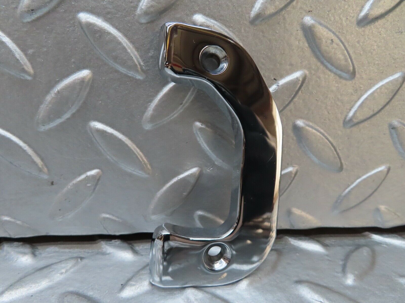 17548 Mercedes-Benz W116 450SEL Left Door Interior Chrome Latch Trim