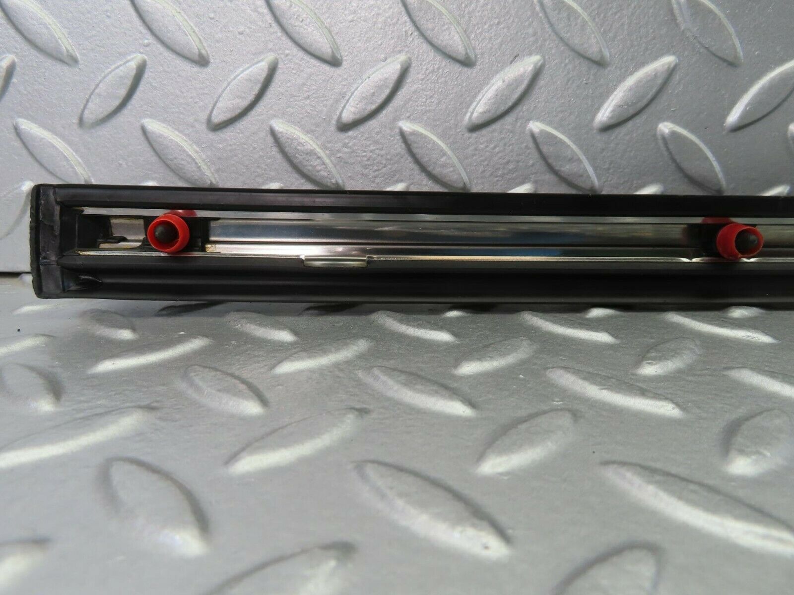 10238 Mercedes-Benz W116 Front Right Door Centre Moulding Trim