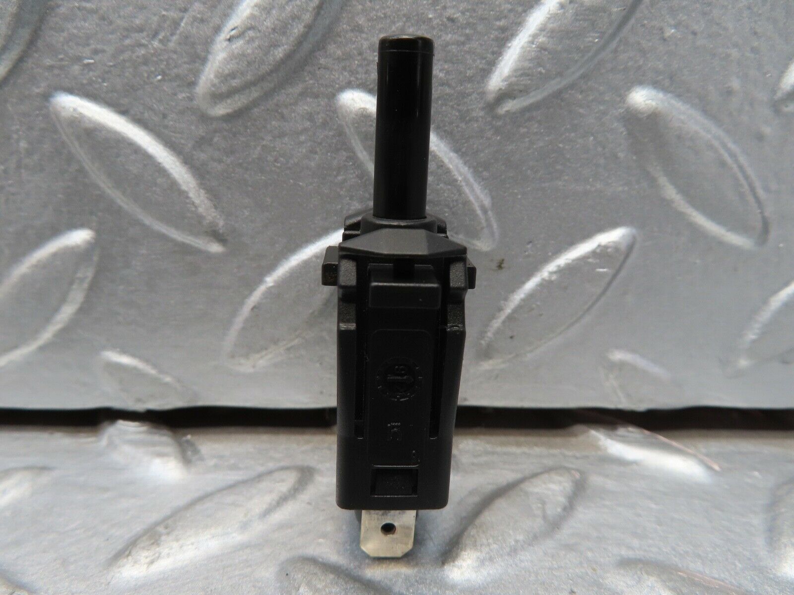 17408 Mercedes-Benz R129 300SL Coupe Door Contact Switch 0015458714