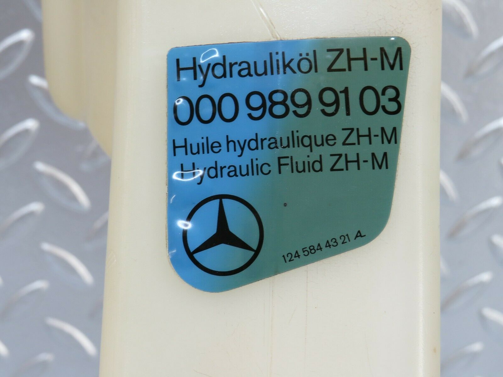 24381 Mercedes-Benz S124 220TE Hydraulic Suspension Fluid Reservoir 0009899103