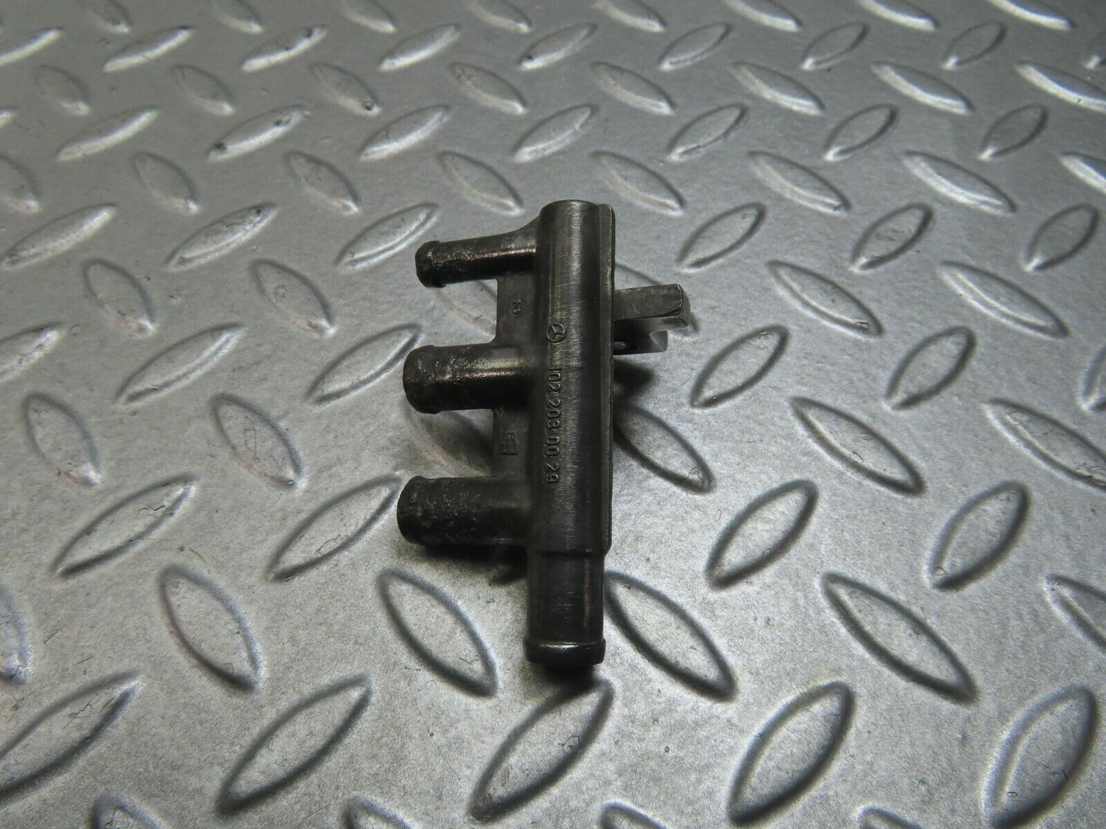 8799 Mercedes-Benz W123 Distributor For Carburettor 1022030029