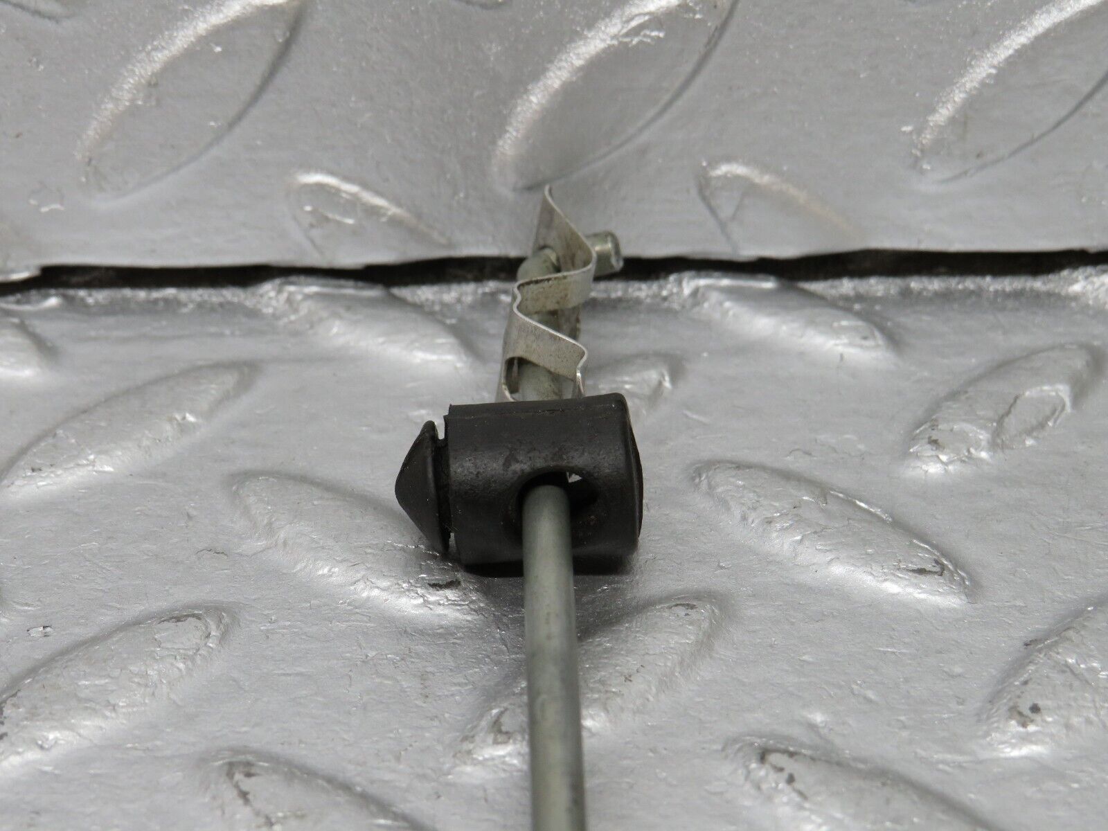 40458 Mercedes-Benz W110 230 Rear Door Lock Control Bar