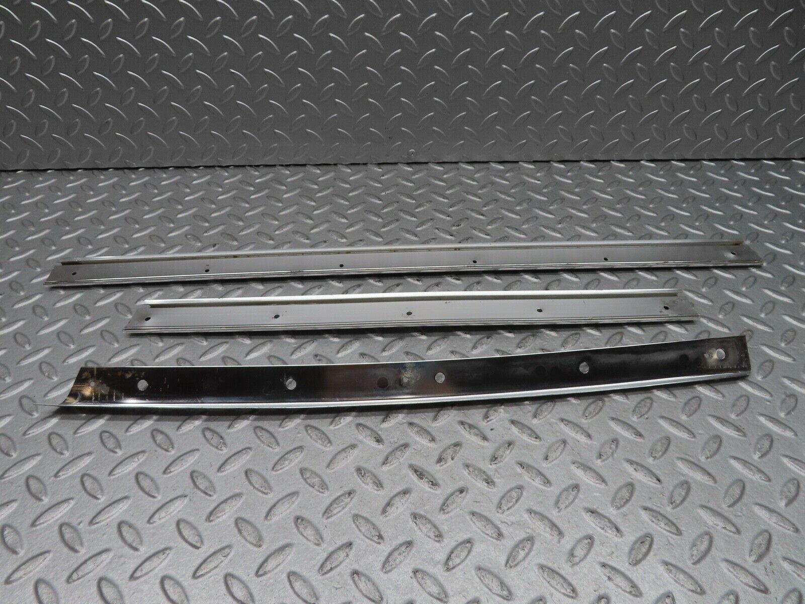 16760 Mercedes-Benz C107 380SLC Roof Chrome Moulding Trim Left Side