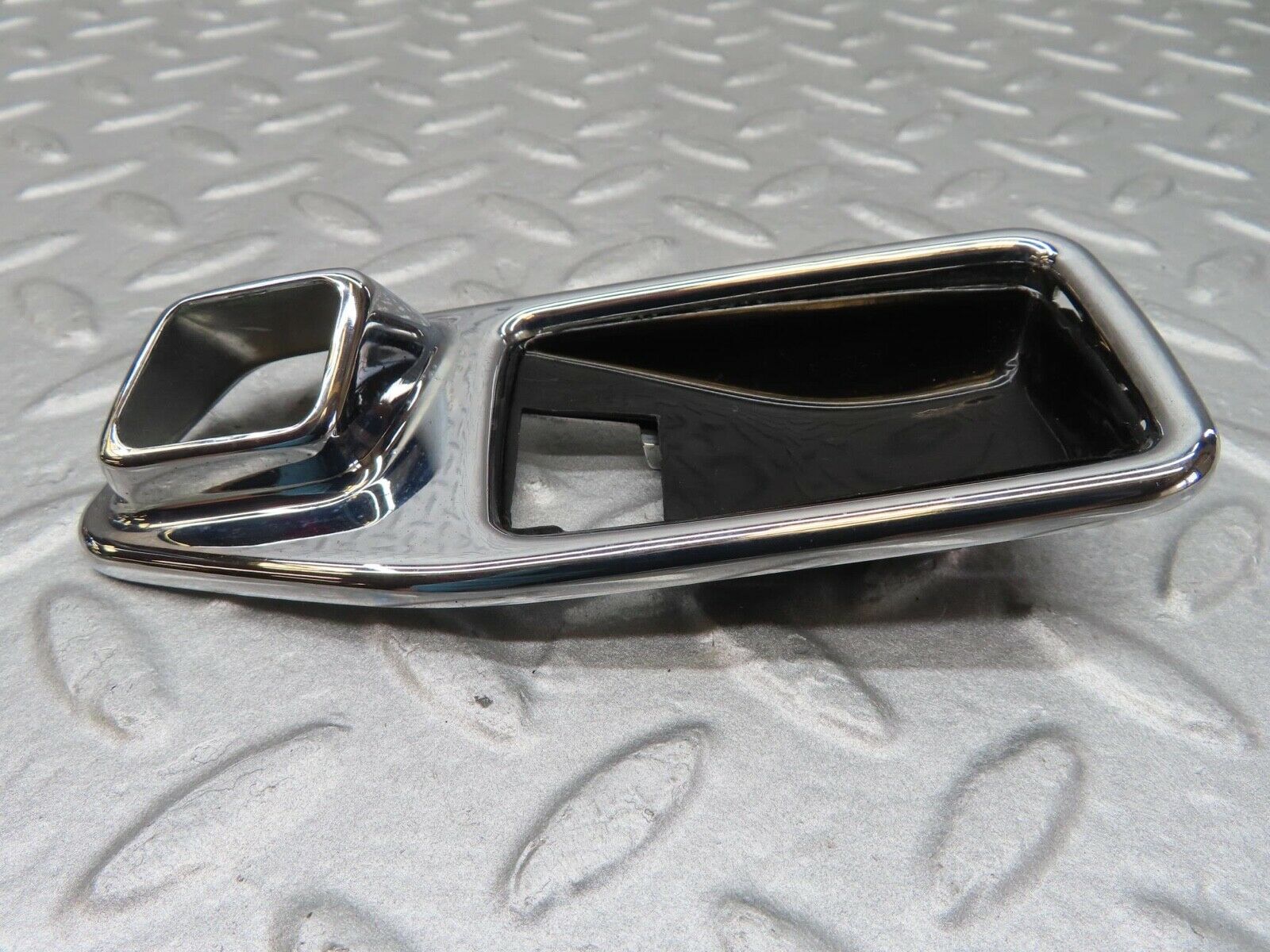 16060 Mercedes-Benz W123 280E Chrome Frame For Door Opener Left 1167660111