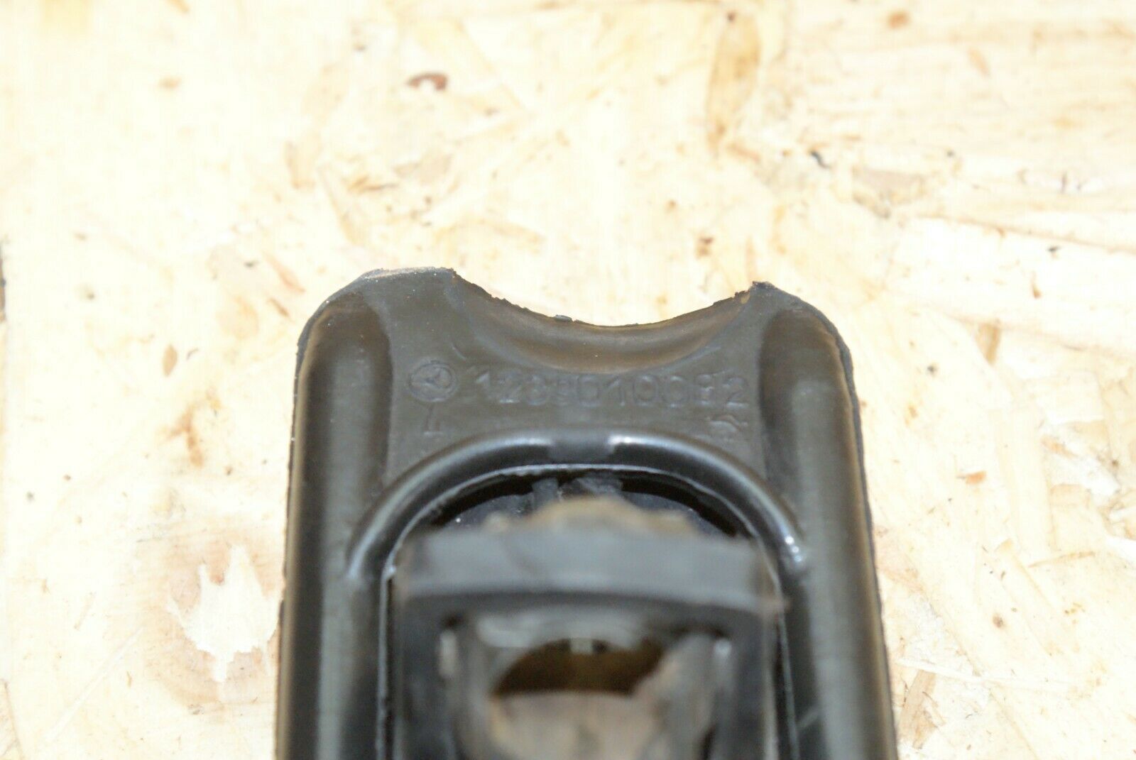 2384 Mercedes-Benz W123 280E Accelerator Pedal With Rubber Cover 1233010082