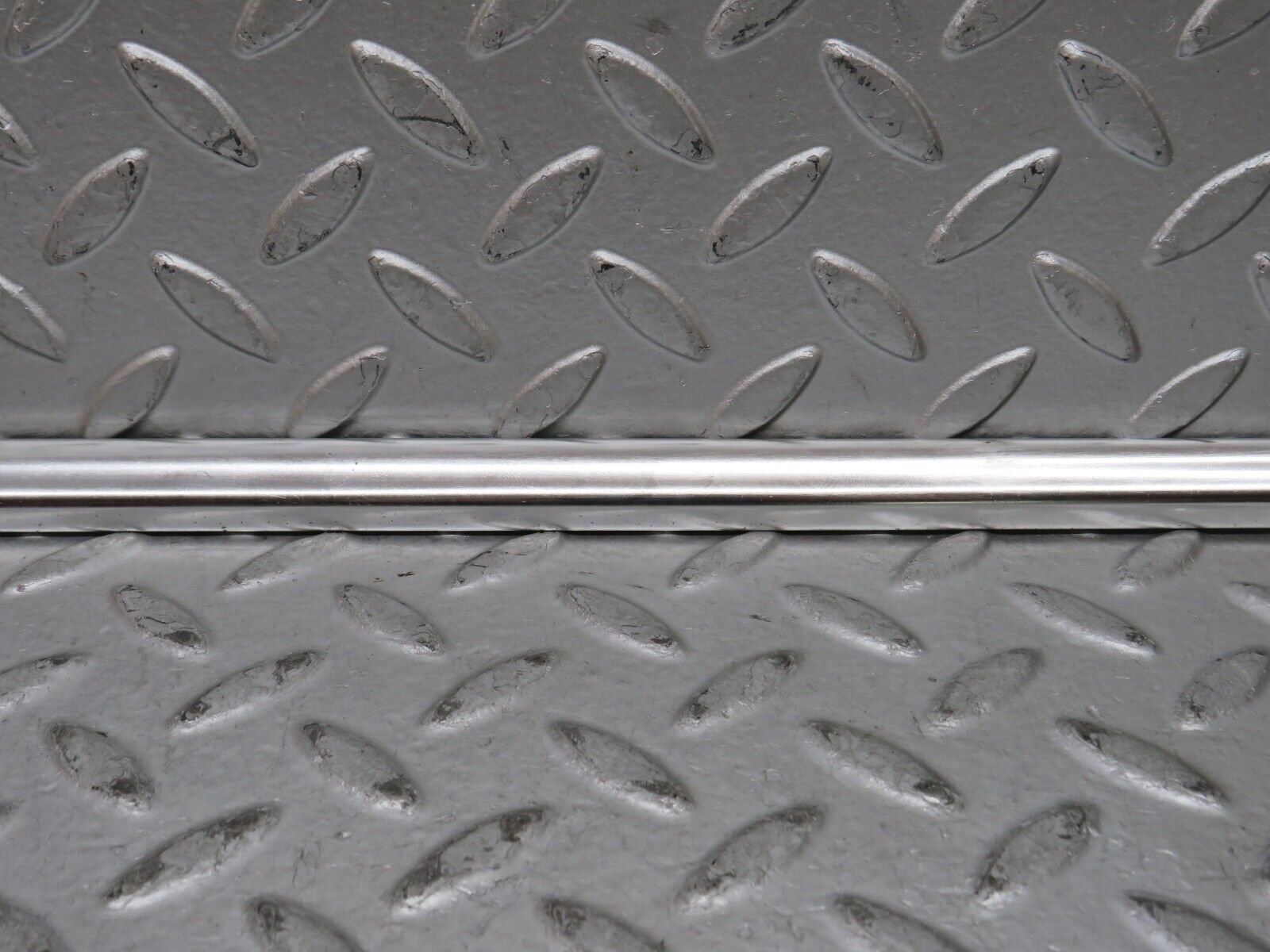 28884 Mercedes-Benz W123 230E Front Right Door Chrome Moulding Trim