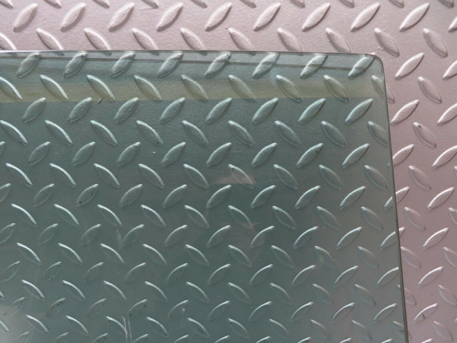 13076 Mercedes-Benz W111 220S Front Right Door Window Glass