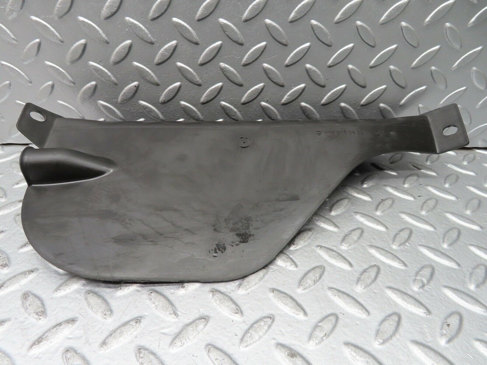 21632 Mercedes-Benz W126 300SE Vacuum Pump Housing Cover 1268050914