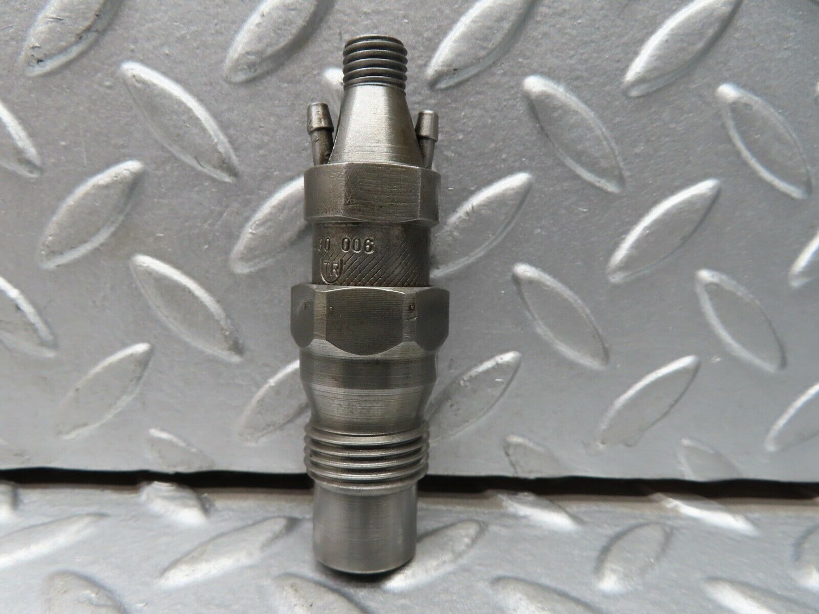 19255 Mercedes-Benz W123 300D Fuel Injector Bosch KCA30SD27/4