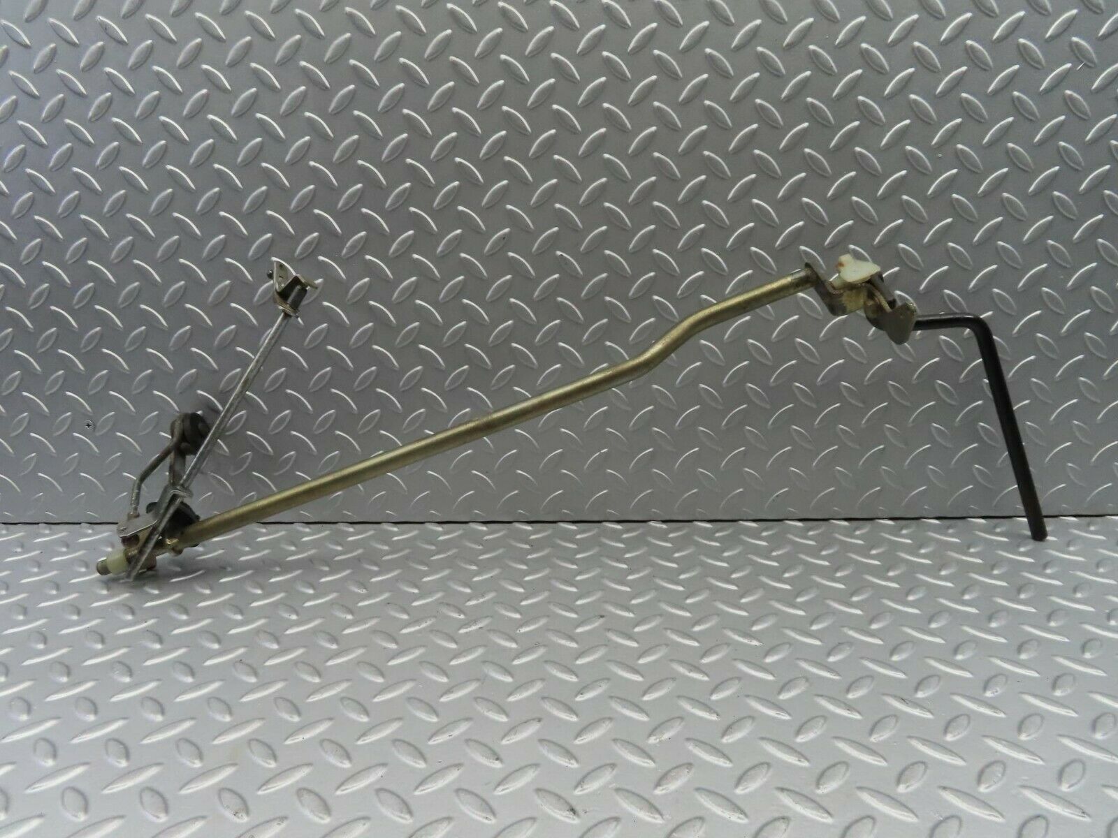 7207 Mercedes-Benz C107 350SLC Coupe Throttle Linkage