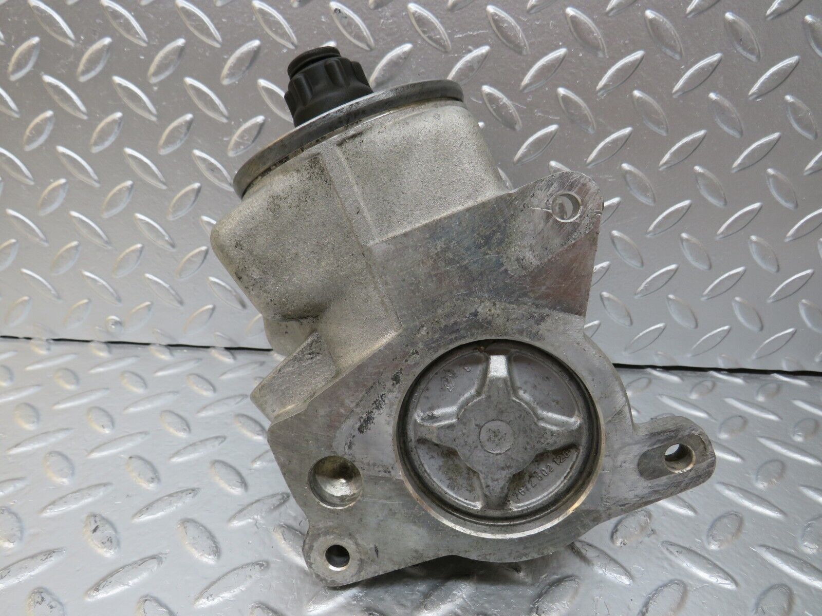 25584 Mercedes-Benz W123 200 Power Steering Pump 1264601380