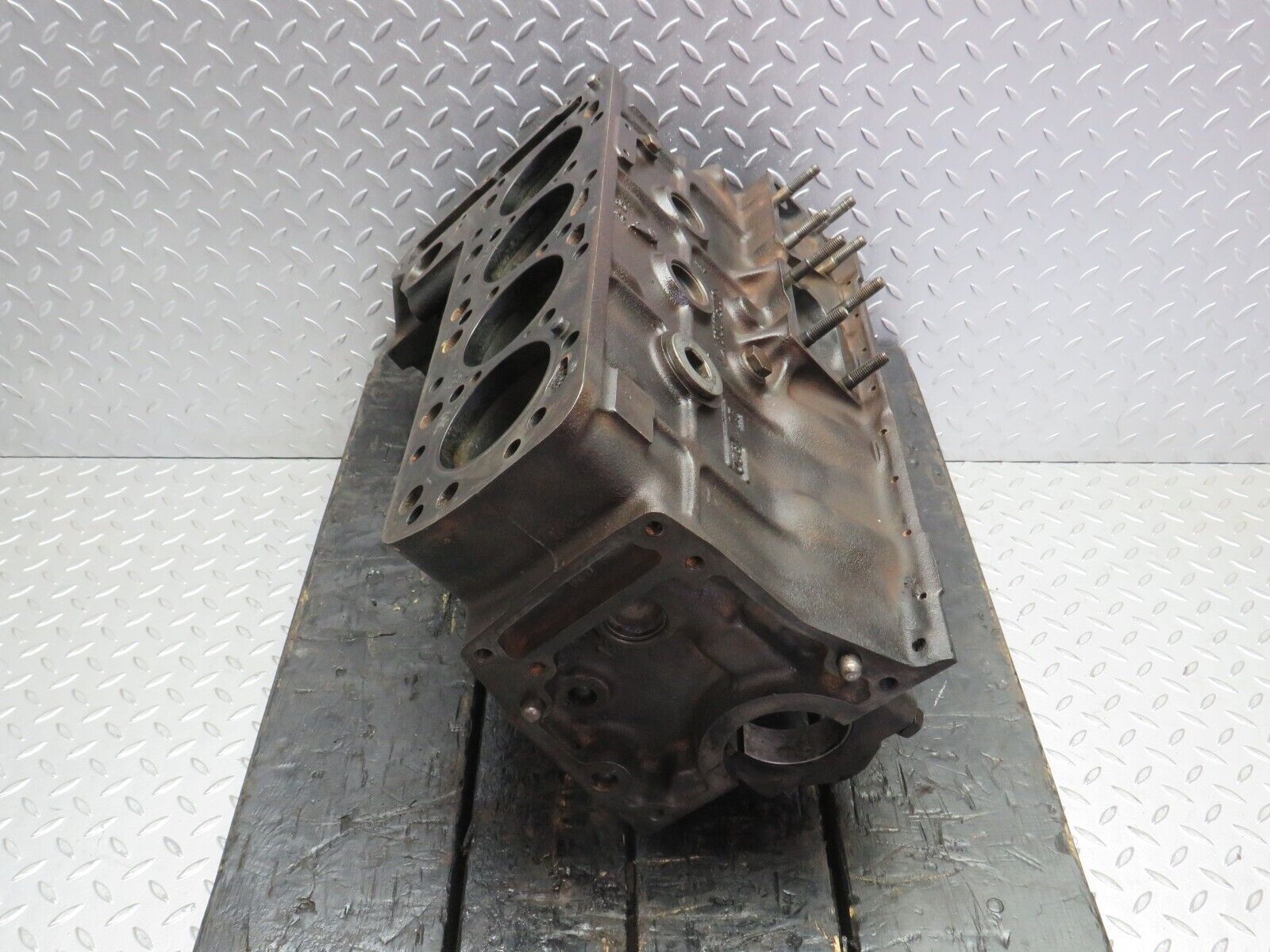 31170 Mercedes-Benz W123 200D Engine Block OM615.940 6150113001