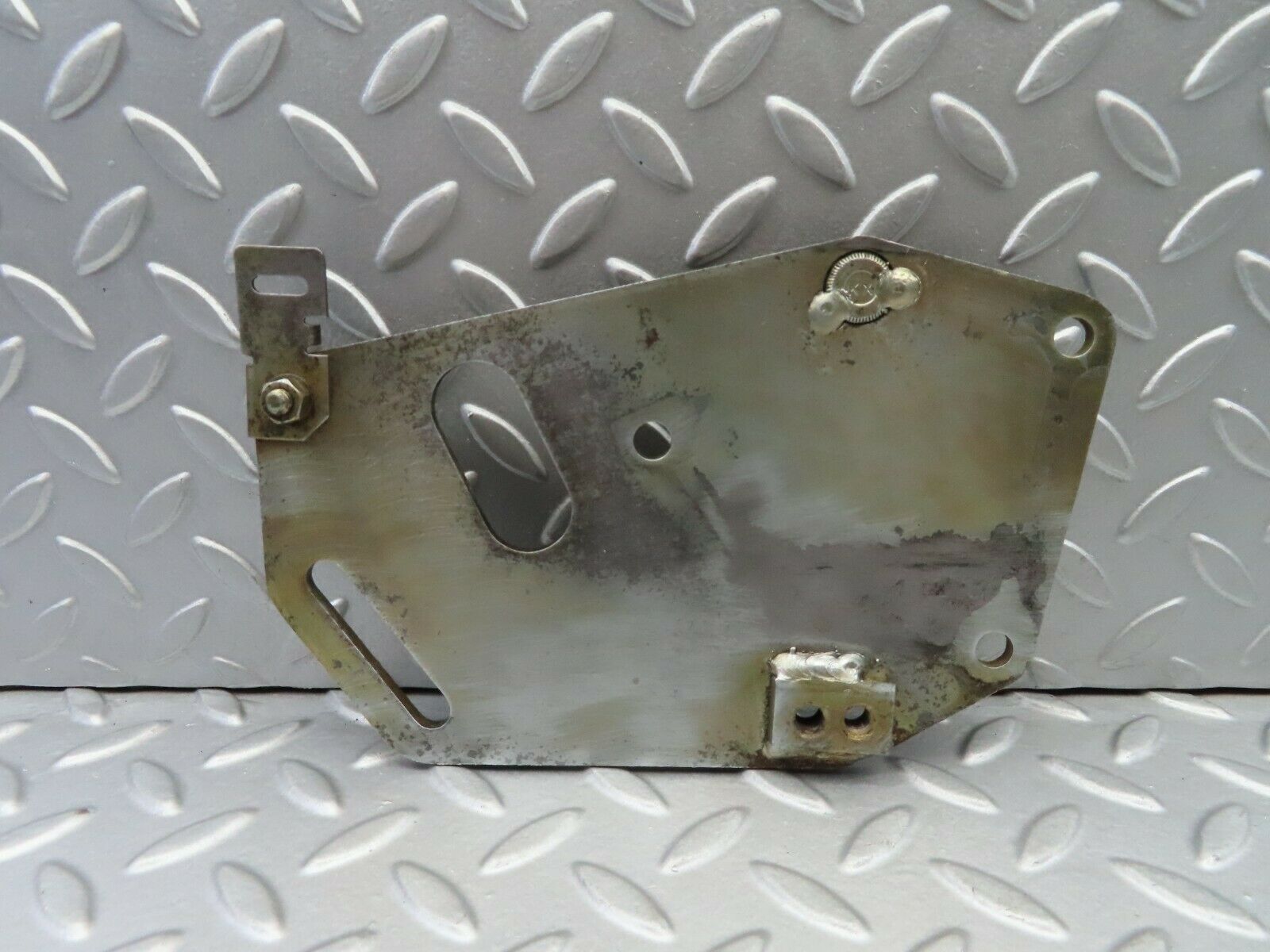 7079 Mercedes-Benz C107 350SLC Coupe Power Steering Pump Bracket