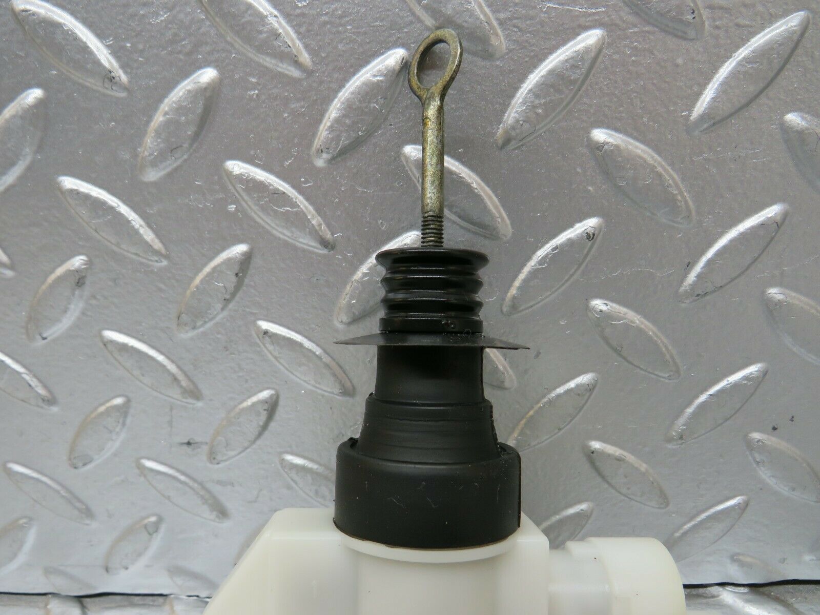 24251 Mercedes-Benz S124 220TE Door Lock Vacuum Actuator Hella Front Right