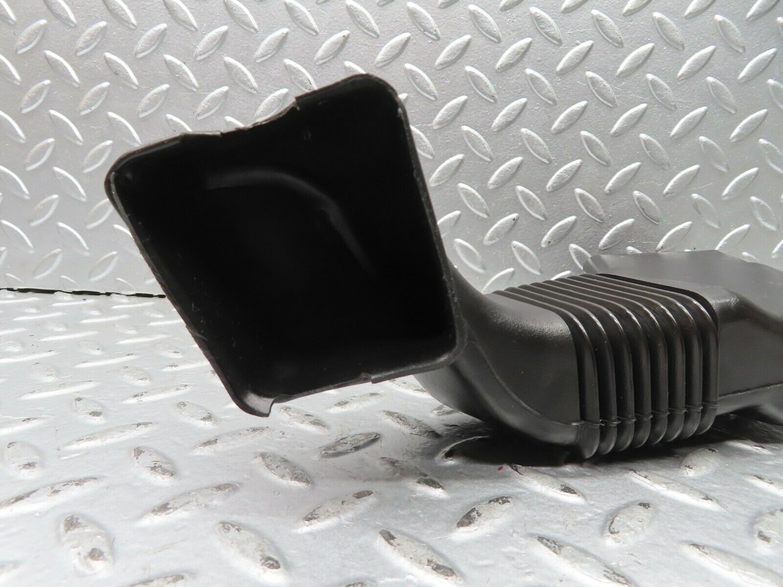 21563 Mercedes-Benz W126 300SE Air Duct Vent Left Side 1268312346