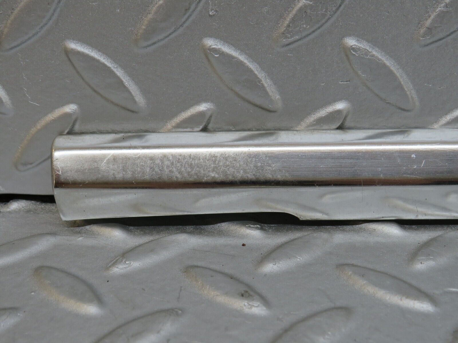 36294 Mercedes-Benz W126 420SE Front Left Door Chrome Moulding Trim