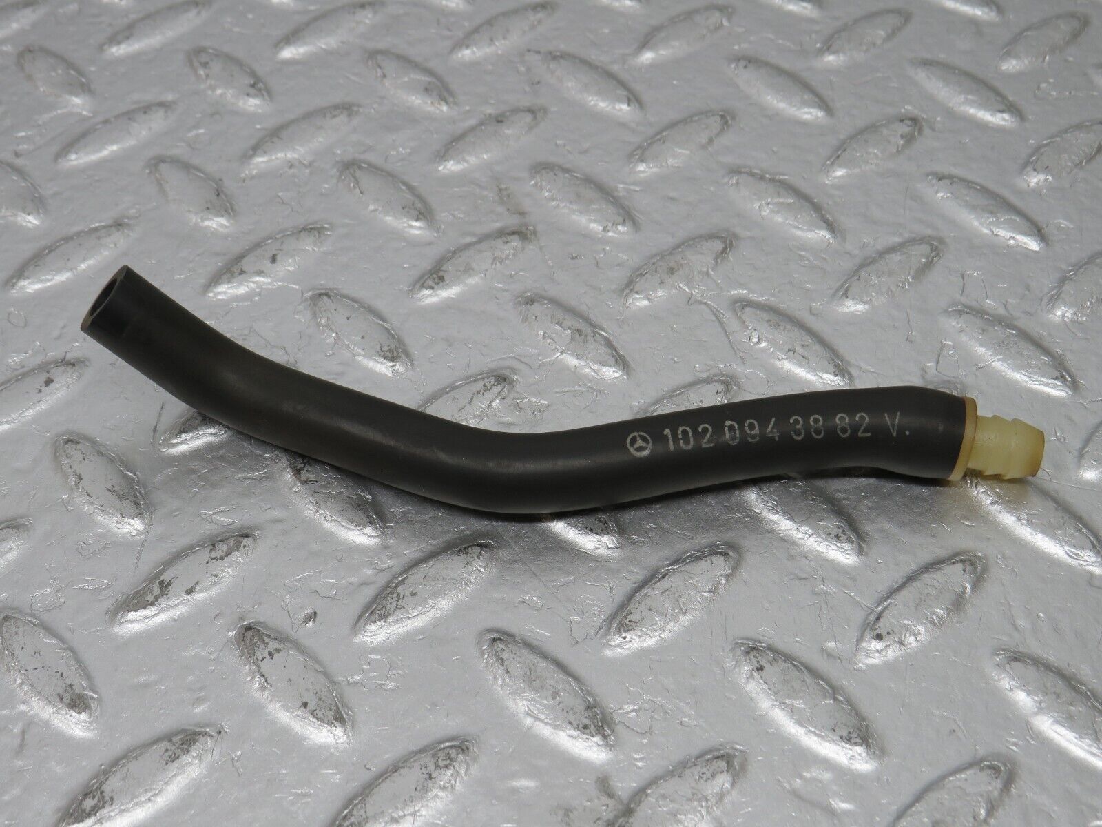 33733 Mercedes-Benz W201 190E 2.0L Crankcase Breather Pipe 1020943882