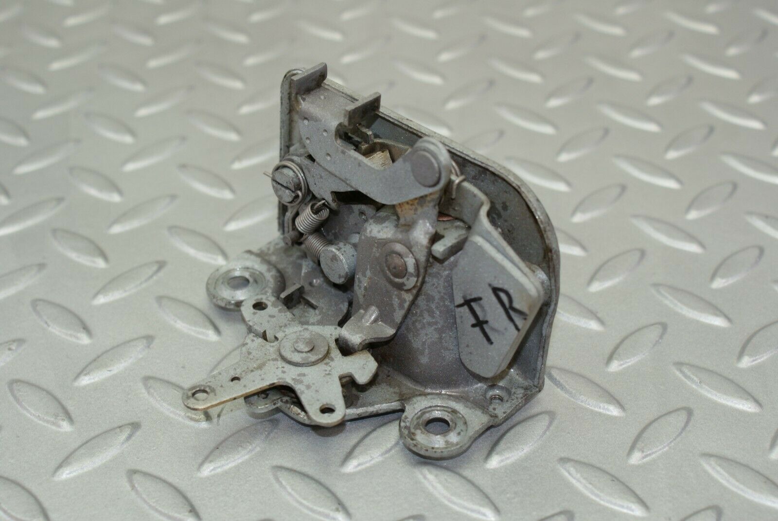 3122 Mercedes-Benz W115 220D Front Right Door Lock Mechanism