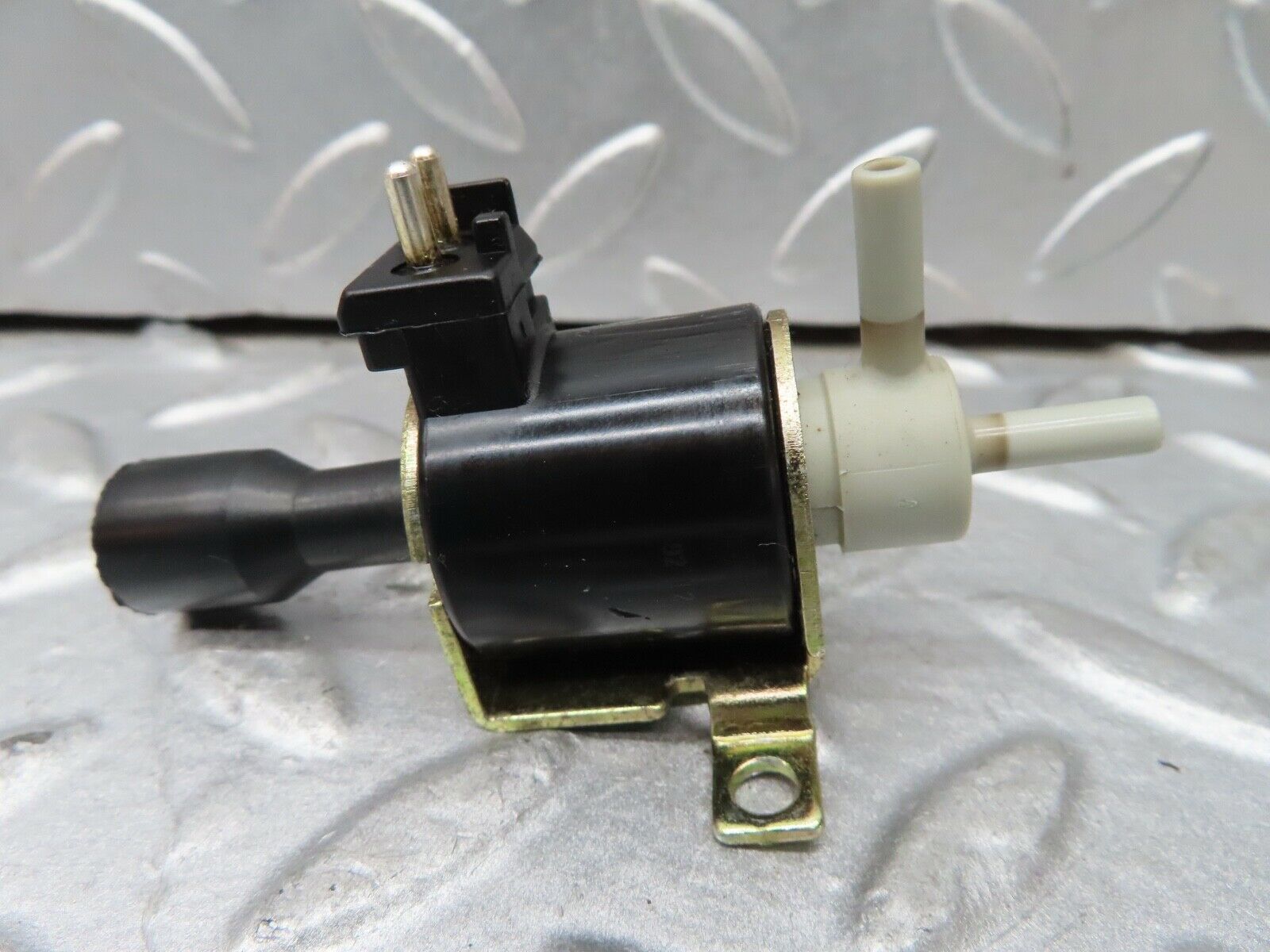 17242 Mercedes-Benz R129 300SL Coupe Vacuum Valve Solenoid 1170780981