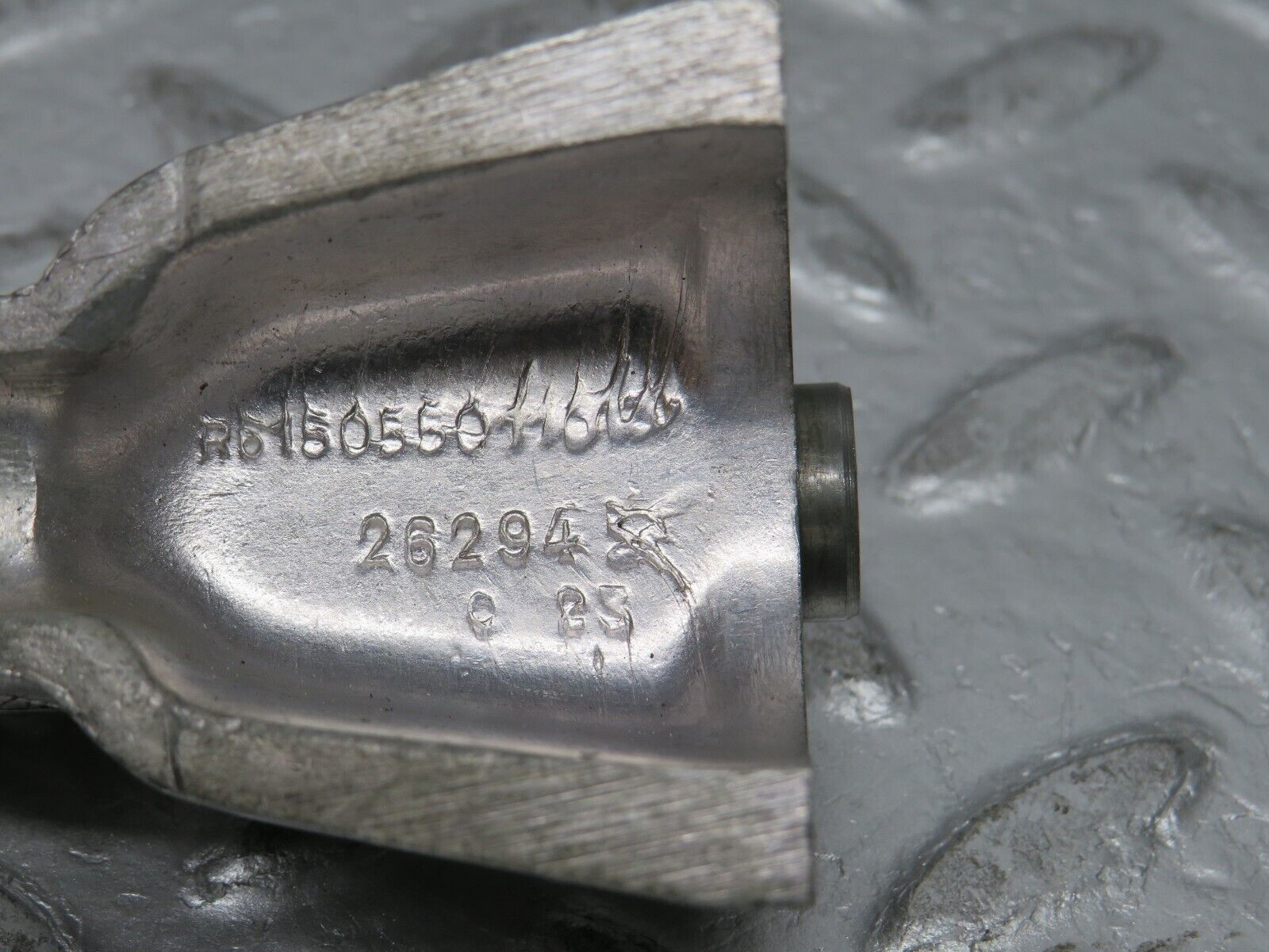 0279 Mercedes-Benz W123 220D Rocker Arm Support 6150550110