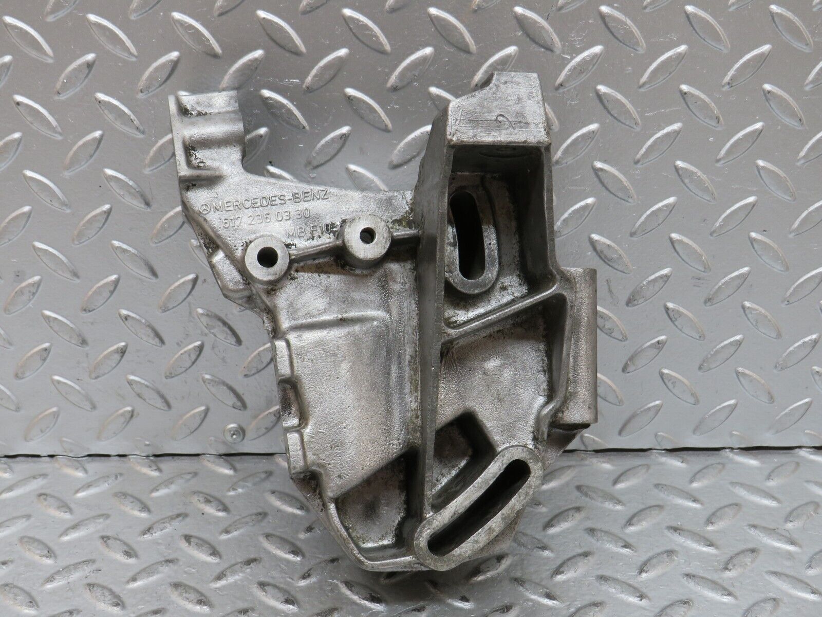 28429 Mercedes-Benz S123 240D Wagon Power Steering Pump Bracket 6172360330