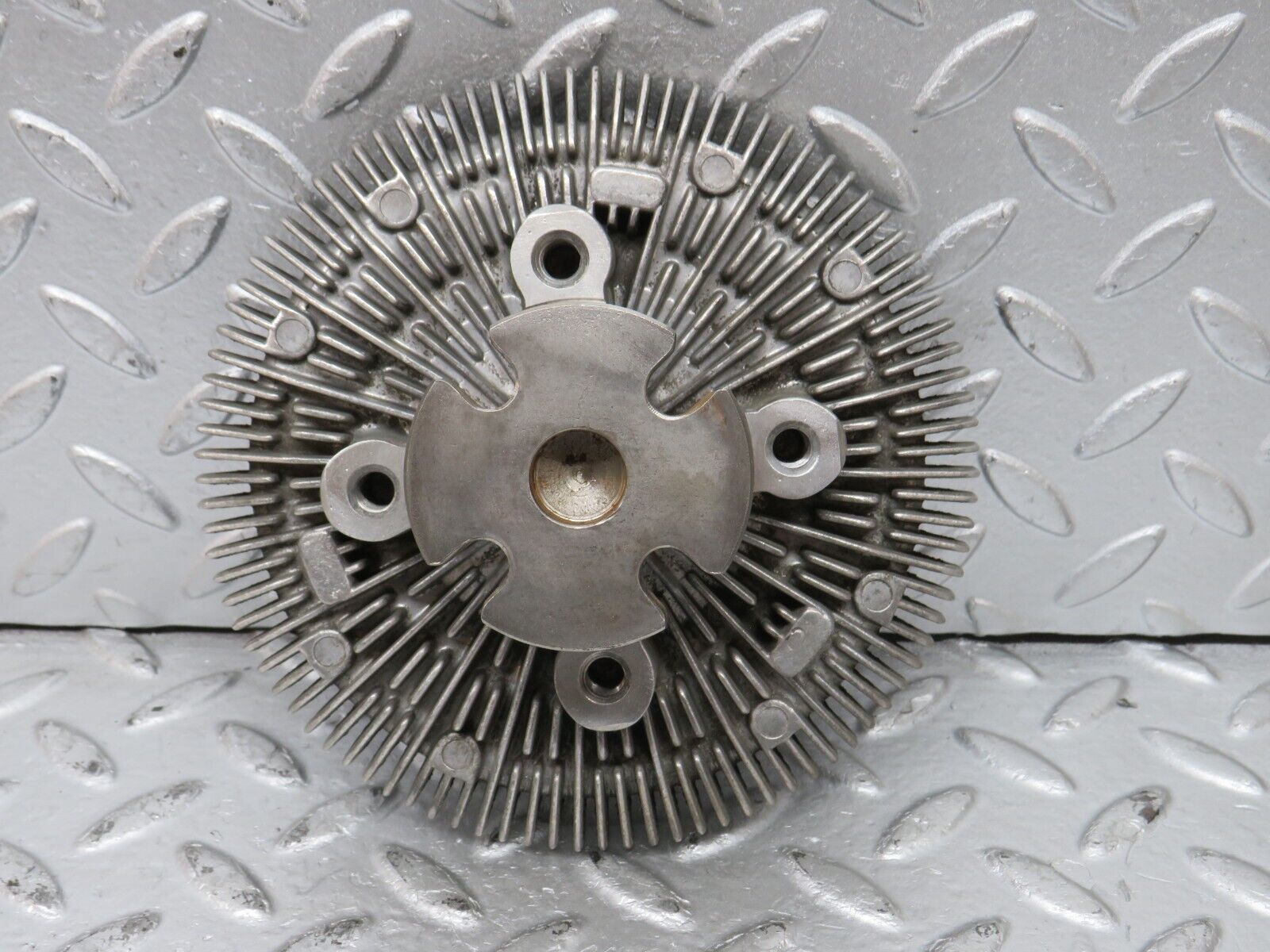 32889 Mercedes-Benz W123 300D Engine Cooling Fan Clutch Behr