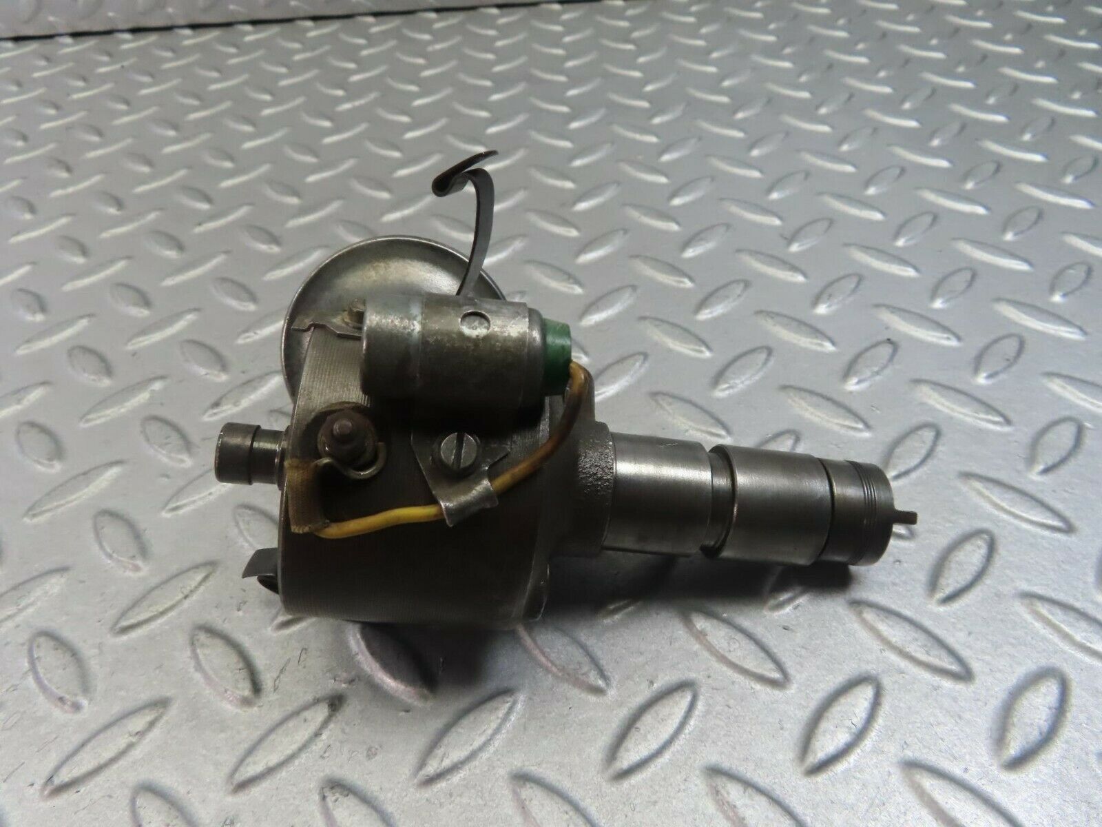 8383 Mercedes-Benz W105 Ignition Distributor 0231116038