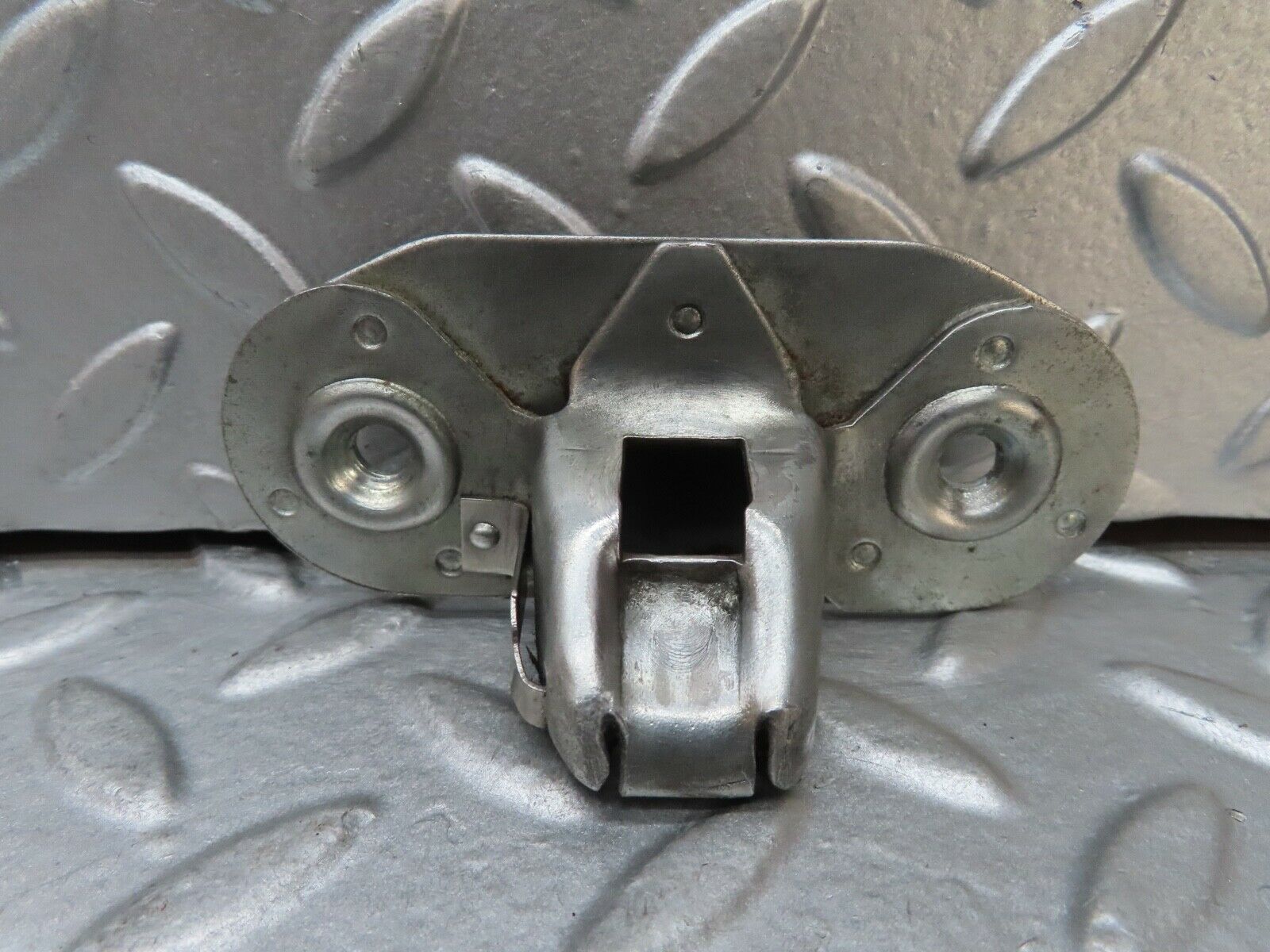 17566 Mercedes-Benz W116 450SEL Trunk Lock Latch