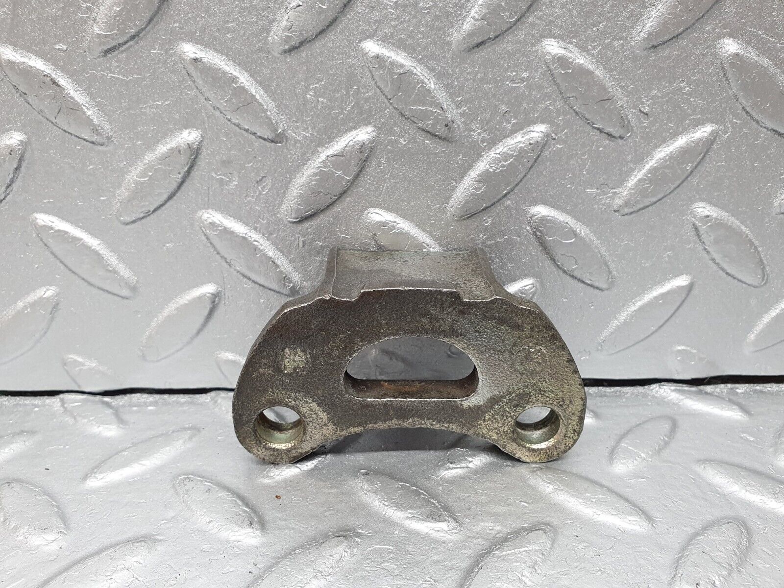 40823 Mercedes-Benz W123 300D Rear Brake Shoes Set Left Side 1234230006