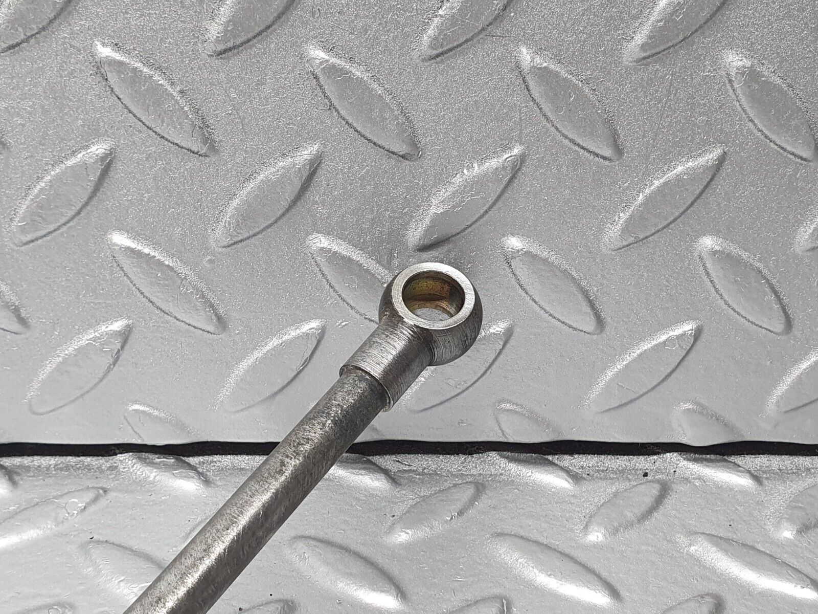 40741 Mercedes-Benz W123 300D Gearbox Oil Pipe