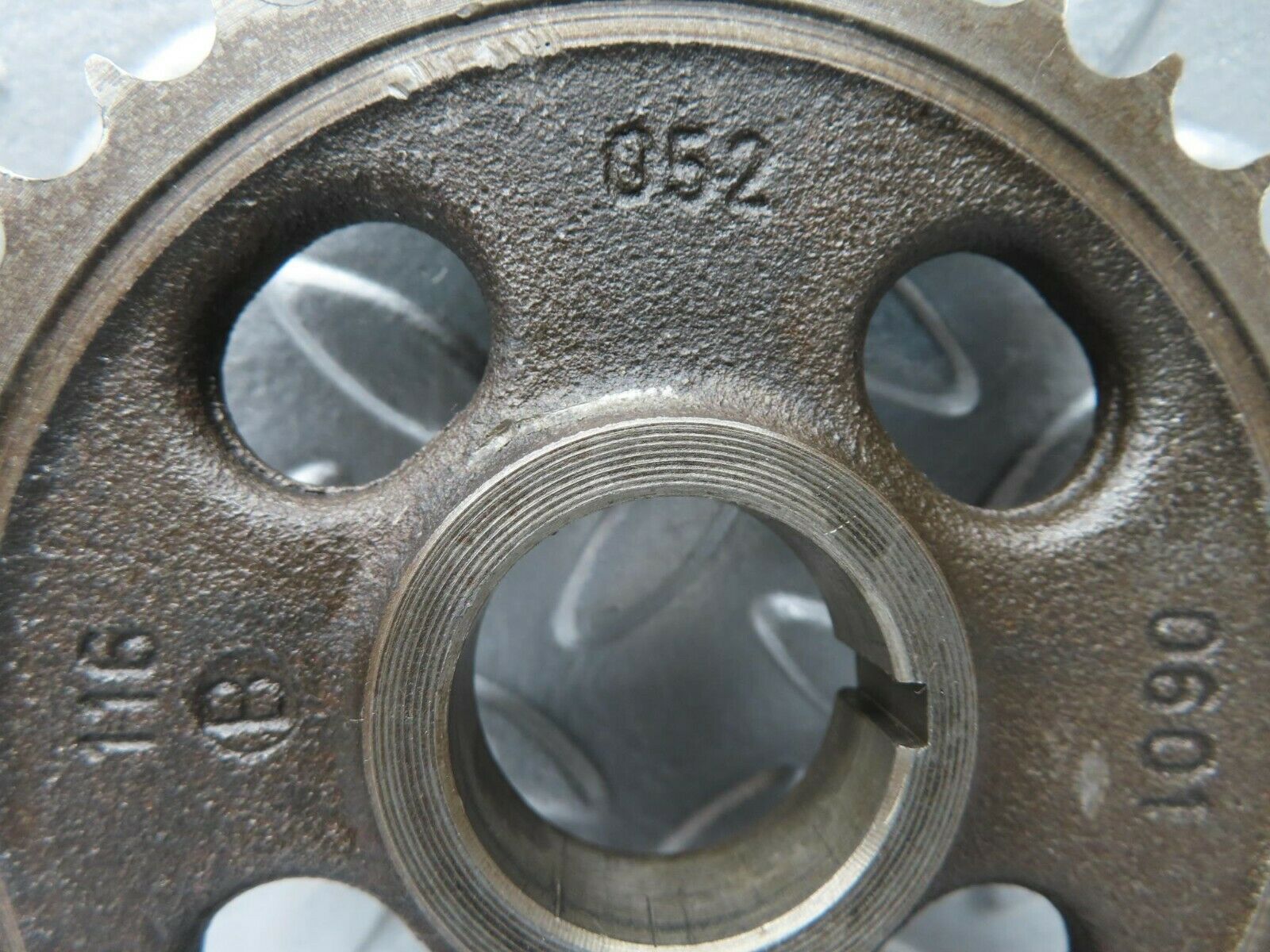 16692 Mercedes-Benz C107 380SLC Camshaft Timing Gear 1160520601