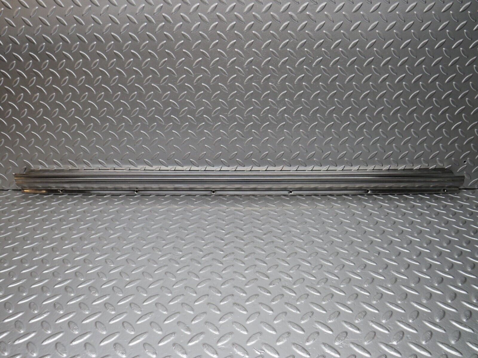 0843 Mercedes-Benz C107 350SLC Coupe Left Door Sill Chrome