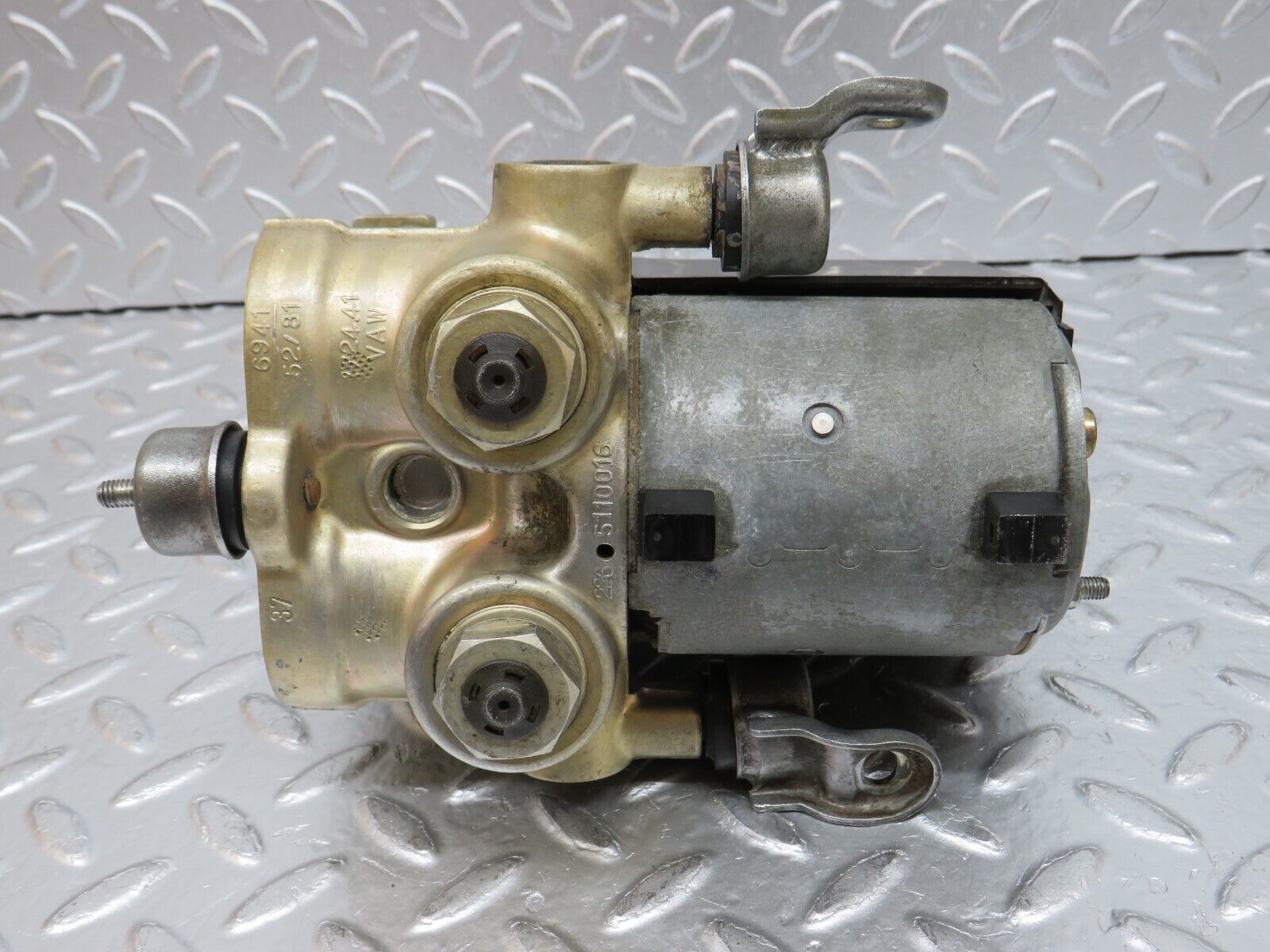 32429 Mercedes-Benz S124 300TE Wagon ABS Pump Bosch 0265200043