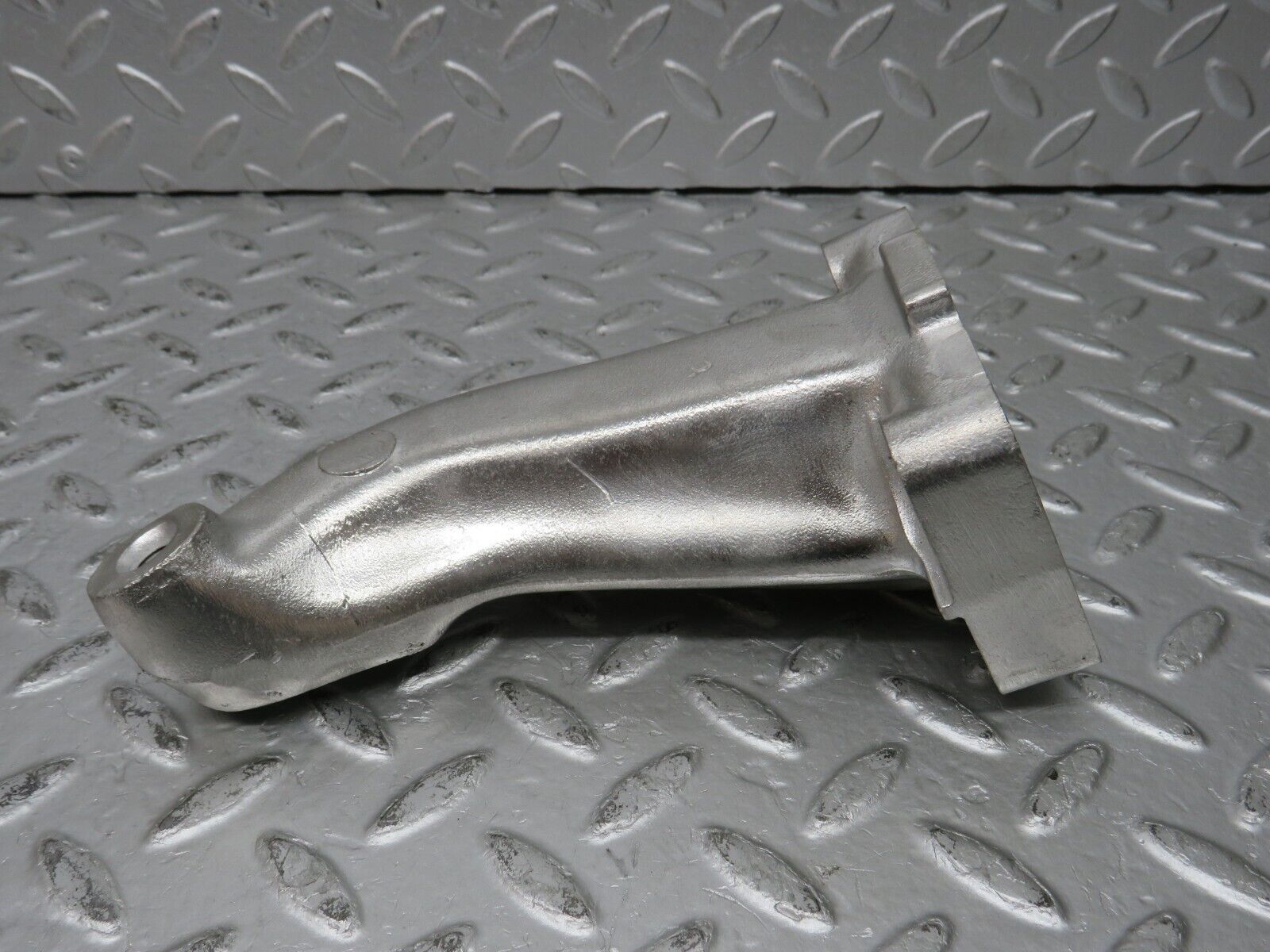 32887 Mercedes-Benz W123 300D Engine Mount Bracket Left Side 6152231304