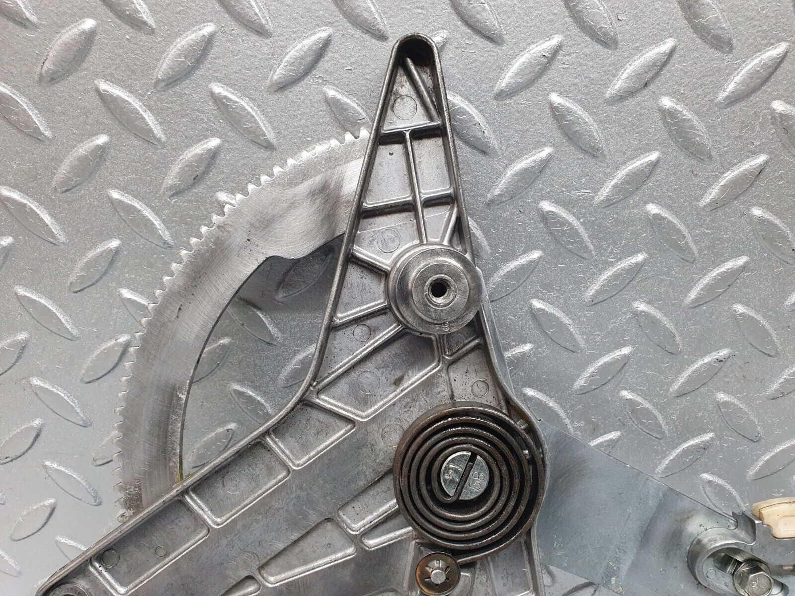 40986 Mercedes-Benz W126 300SE Rear Right Power Window Regulator 1267350211