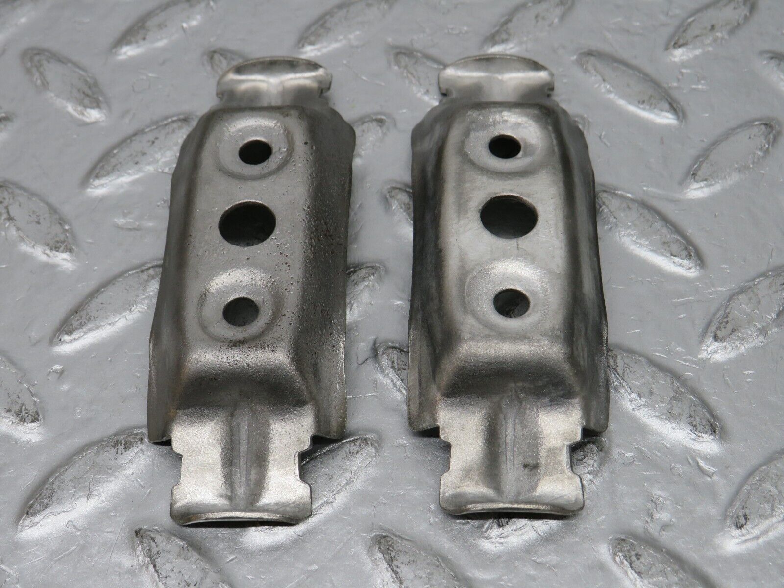 32607 Mercedes-Benz S124 300TE Wagon Fuel Pump Fuel Filter Bracket Holder