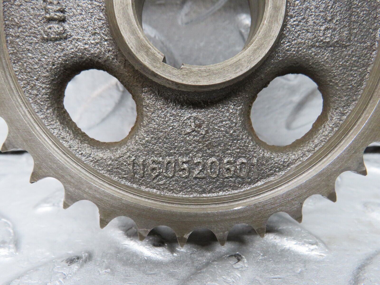 37136 Mercedes-Benz C126 420SEC Coupe Camshaft Timing Gear 1160520601
