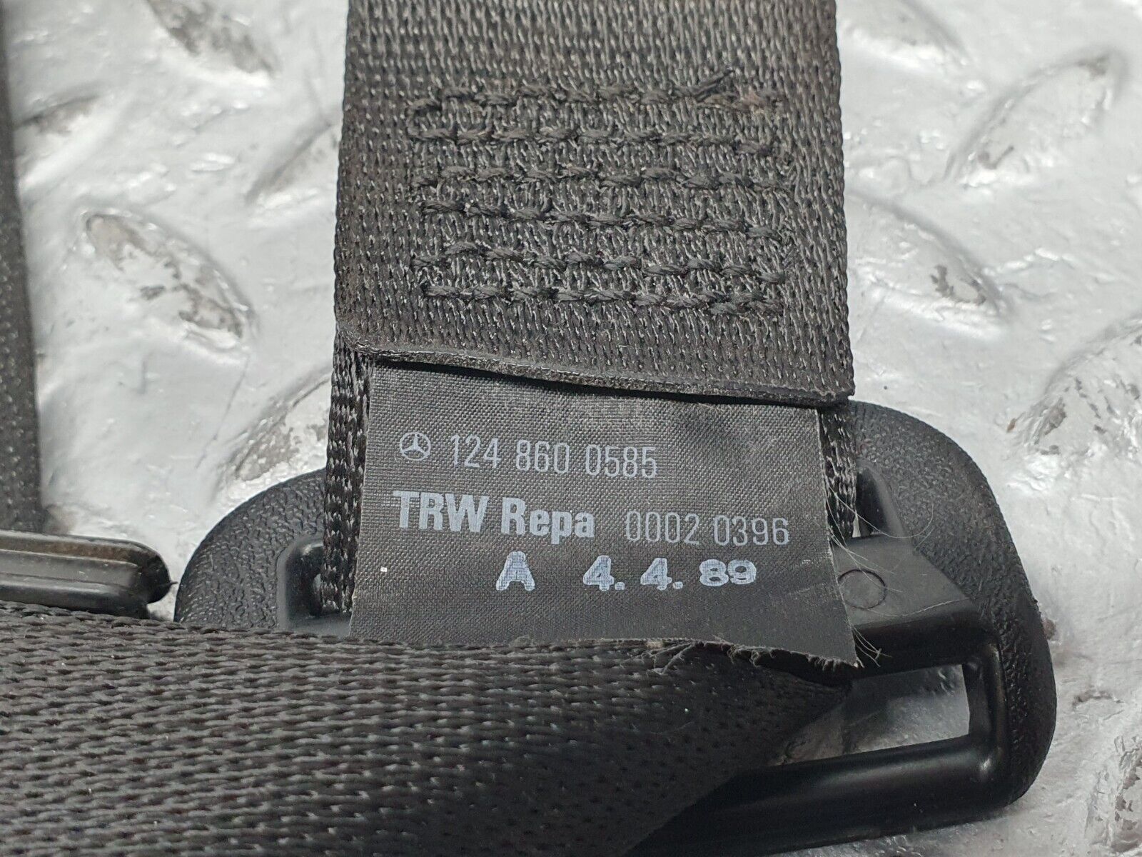 41268 Mercedes-Benz W126 300SE Rear Seat Belt Set With Buckles 124860050396 1248600585 1248601185