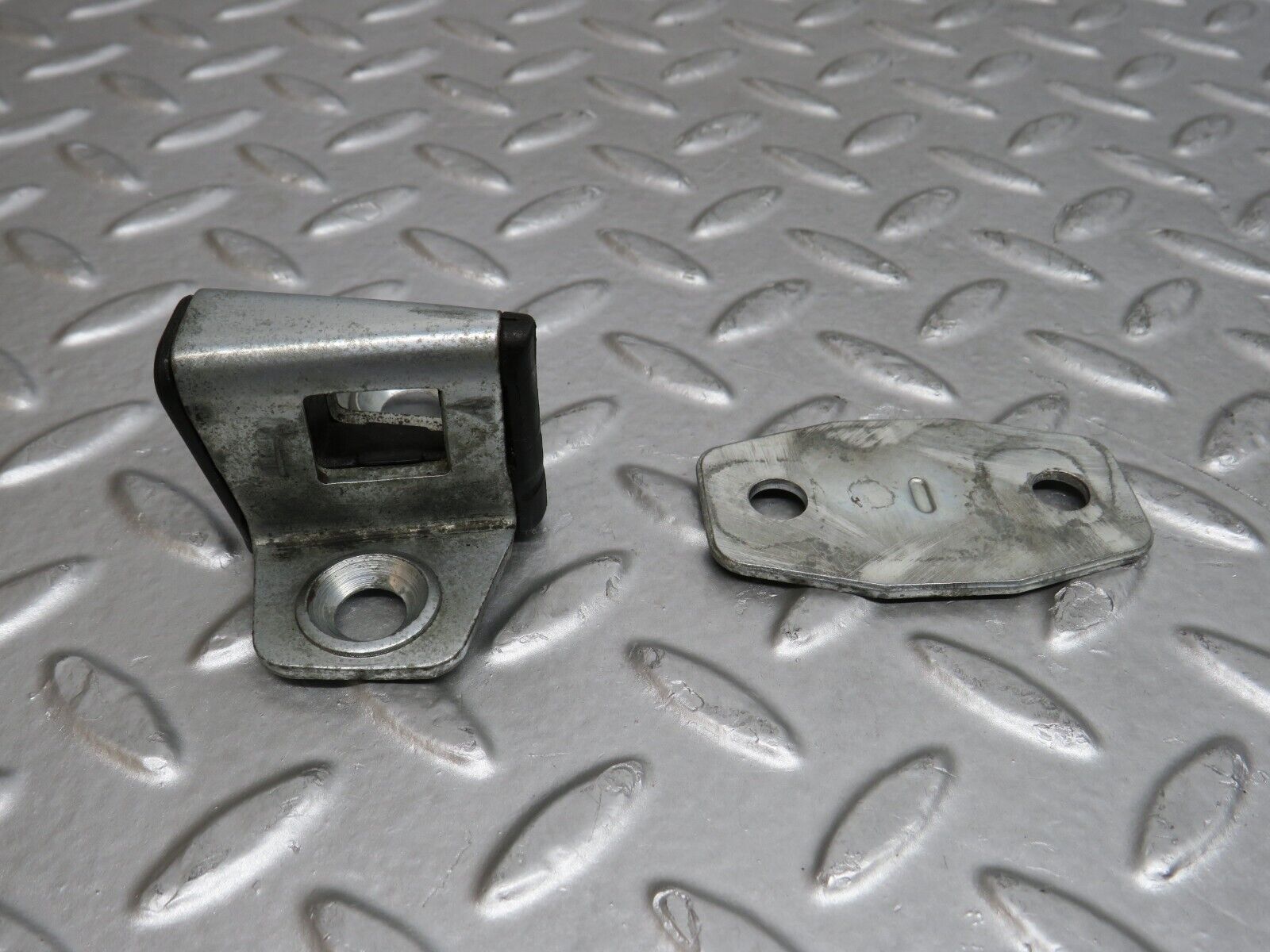 29573 Mercedes-Benz W124 230E Door Lock Latch