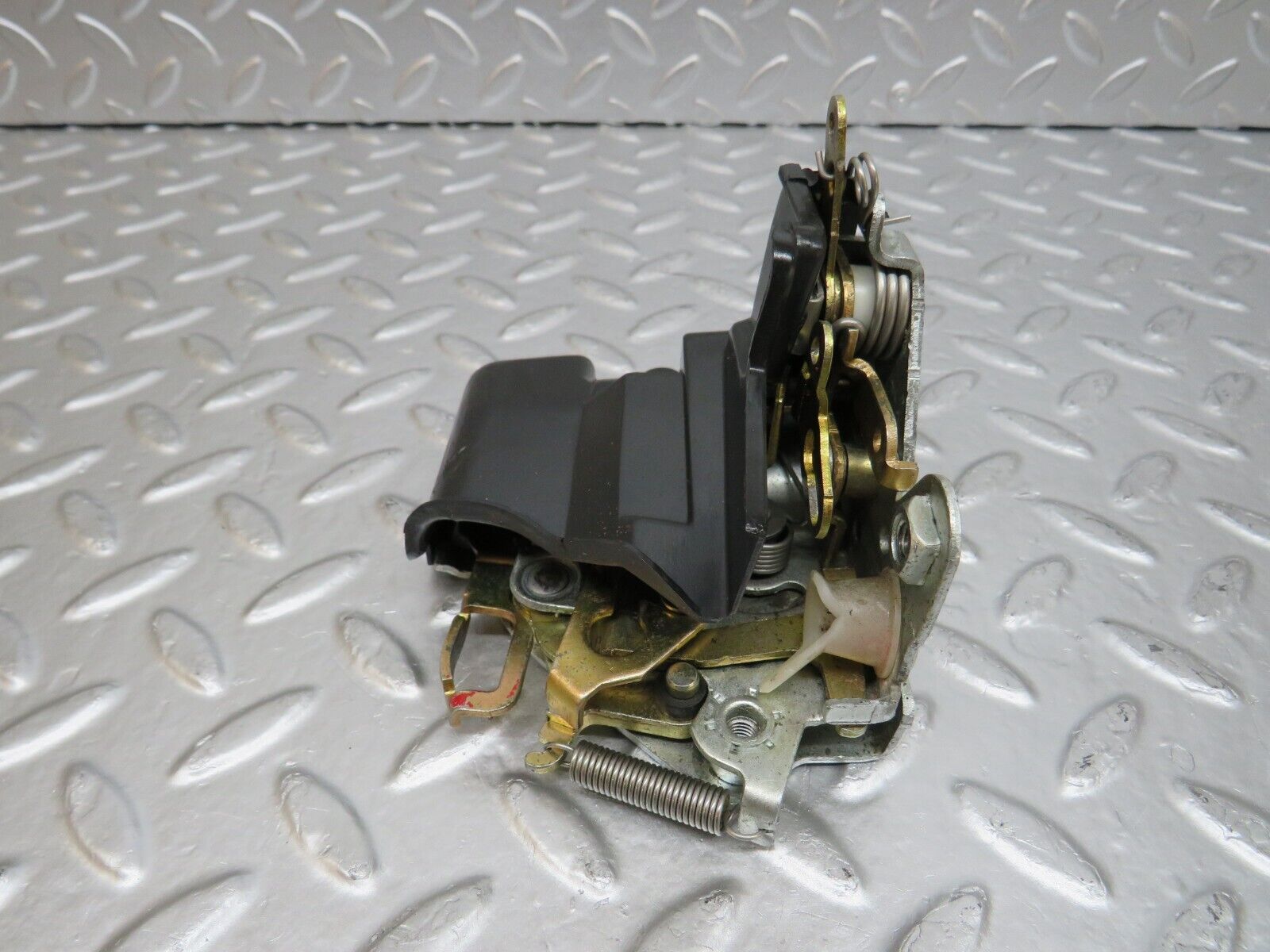 25457 Mercedes-Benz W123 200 Front Right Door Lock Mechanism 1237230208